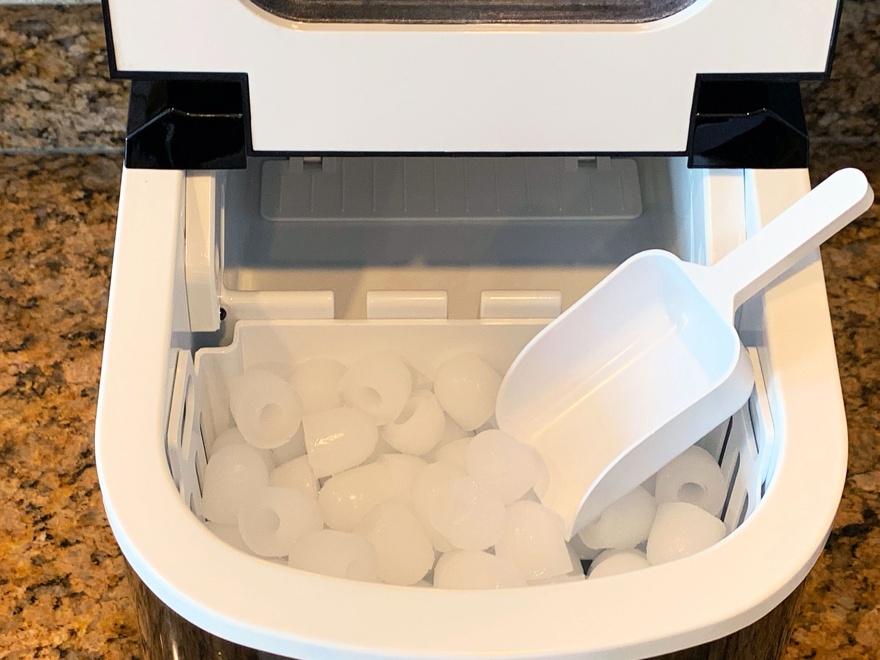 Fabricador de hielo de bala para encimera que produce 27 libras de hielo al día (plata)
