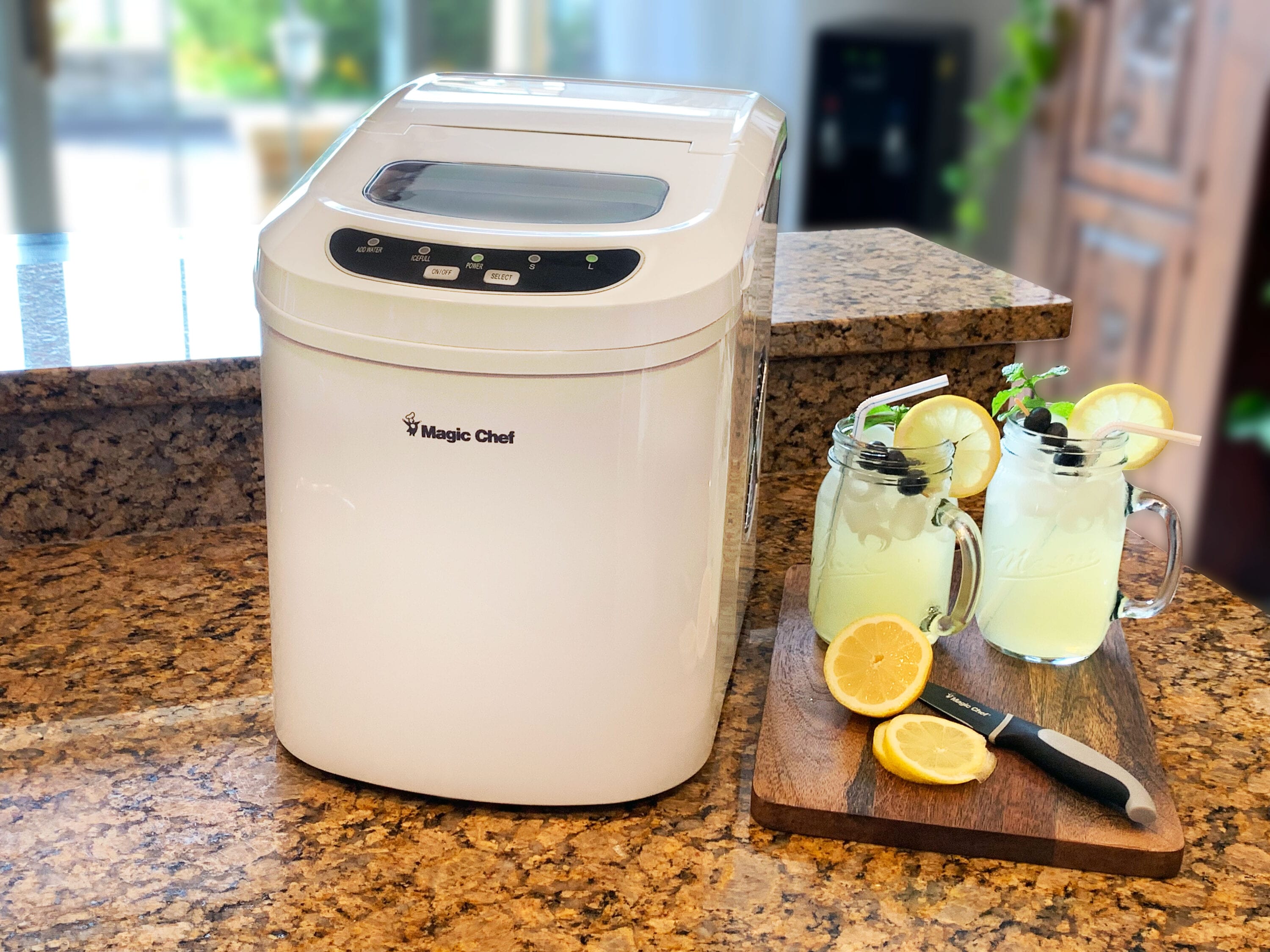 Máquina para hacer hielo tipo bala para mostrador Magic Chef de 27 libras de hielo al día (blanco) MCIM22W