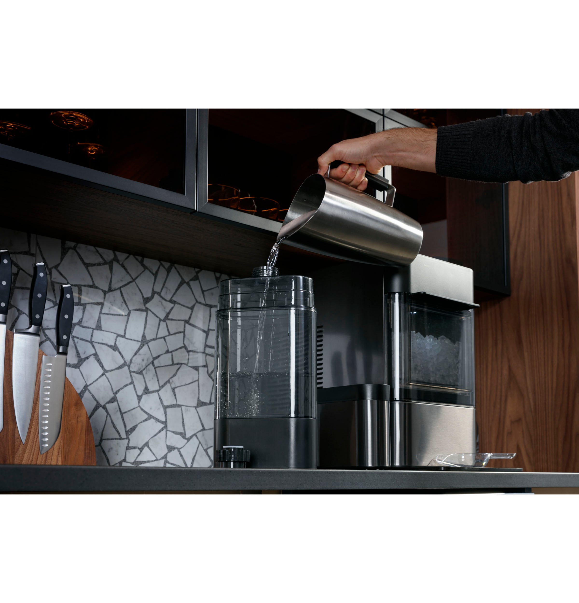 Fabricador de hielo en forma de pepitas de hielo GE Profile Opal de 24 lb al día (Acero inoxidable negro)