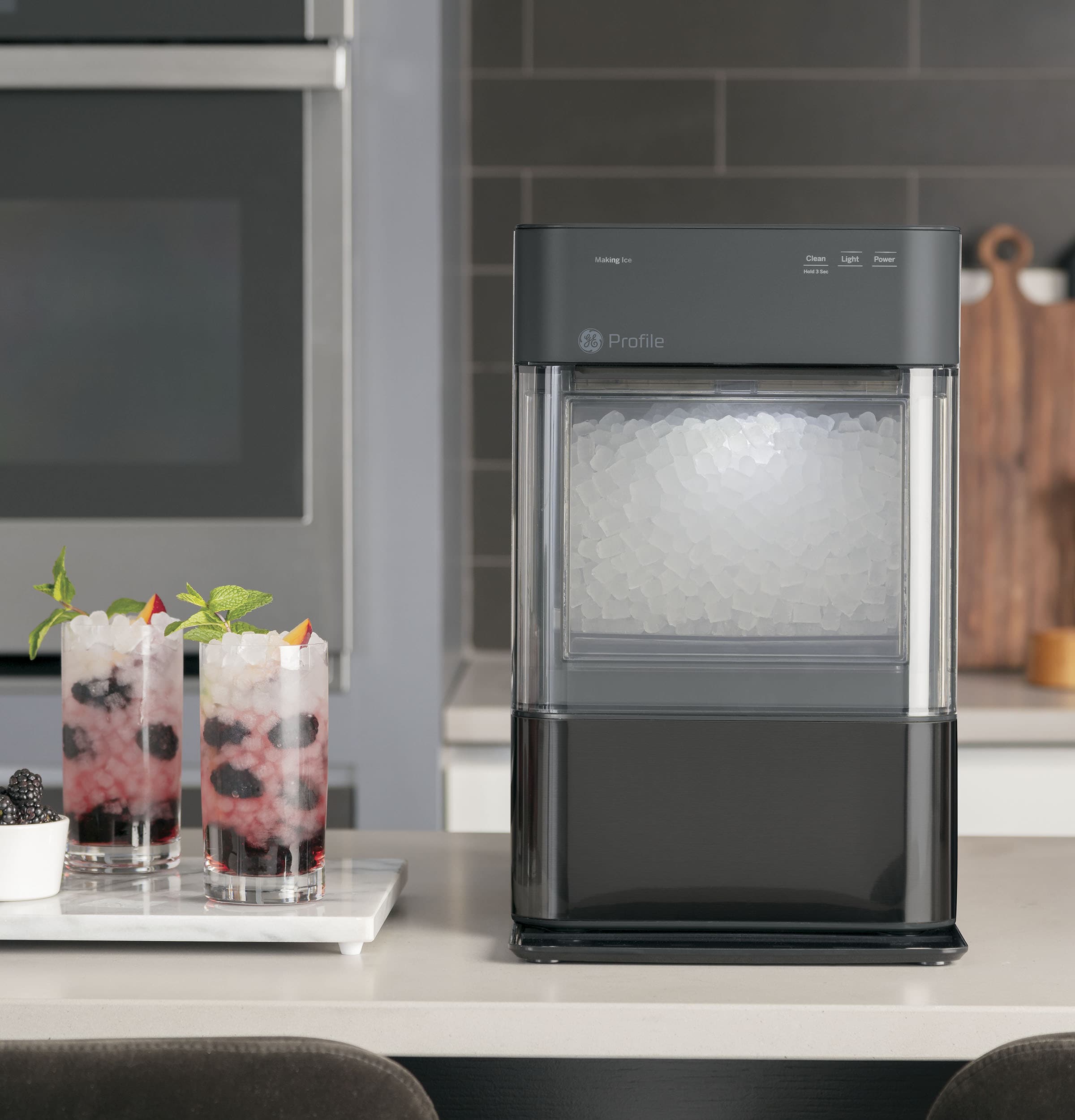 Fabricador de hielo en forma de pepitas de hielo GE Profile Opal de 24 lb al día (Acero inoxidable negro)