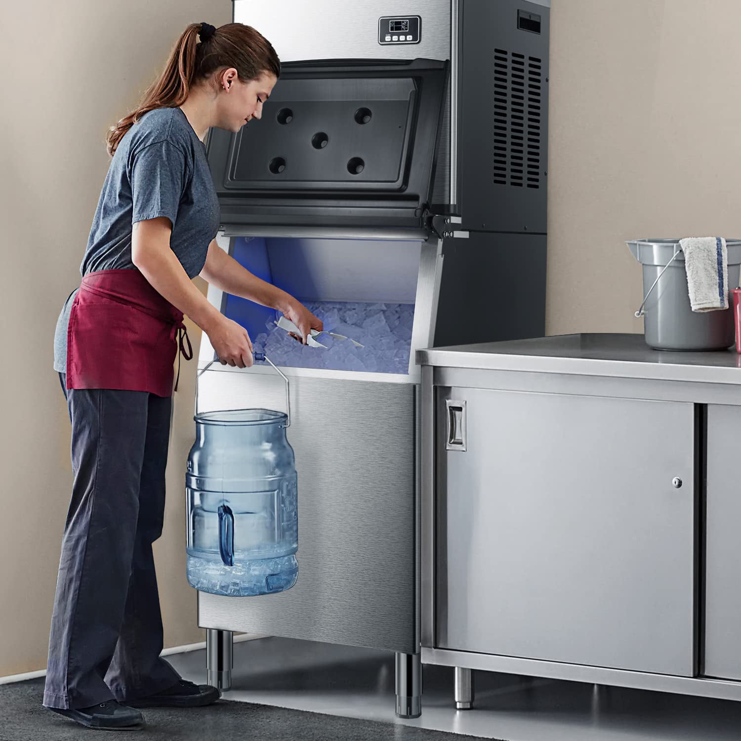 Fabricador de hielo en cubos que produce 352 libras de hielo al día (Acero inoxidable)