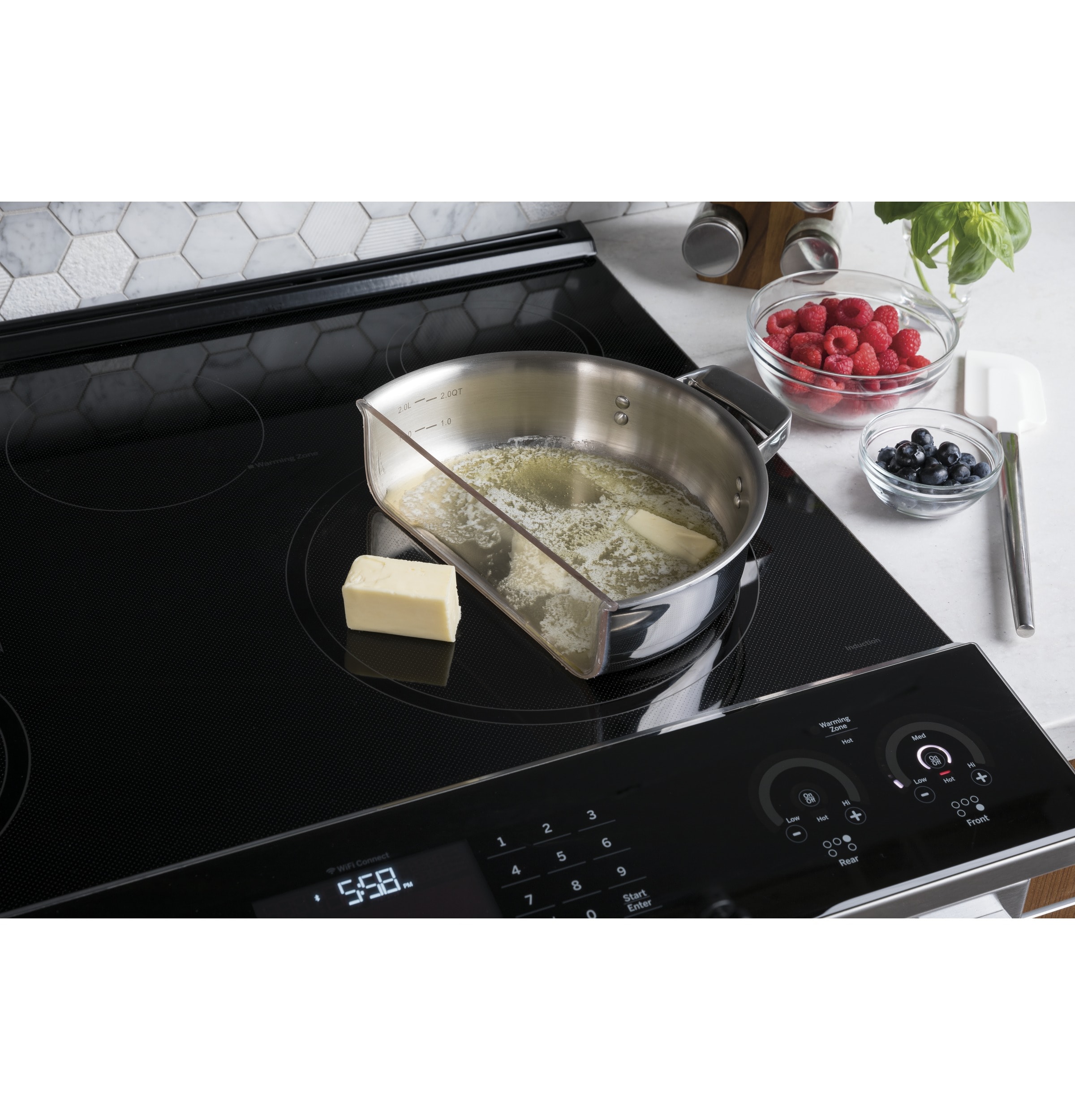 Estufa de Inducción Simple Deslizable con Horno de Convección de Aire y Freidora de 5 Quemadores de 30 pulgadas y 5.3 pies cúbicos - Acero Inoxidable Resistente a las Huellas Dactilares de la Línea GE Profile