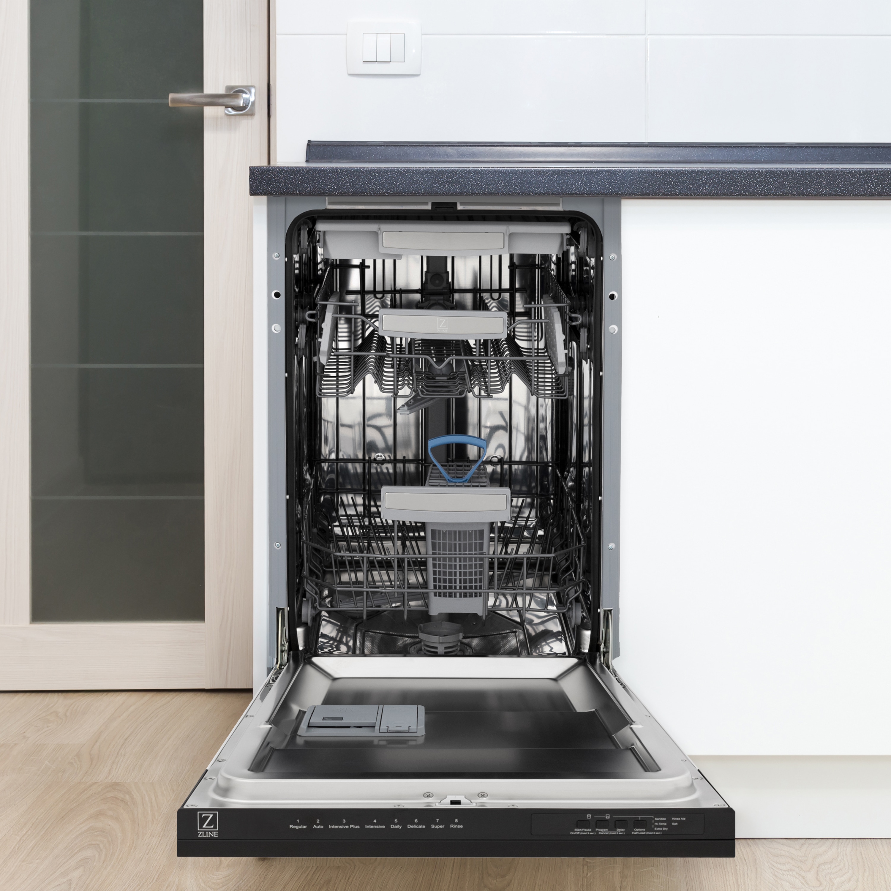Lavavajillas empotrado de control superior ZLINE KITCHEN & BATH Tallac de 18 pulgadas con tercer rack (Tina de acero inoxidable con panel negro mate) ENERGY STAR, nivel de sonido estándar de 51 decibeles DWV-BLM-18.