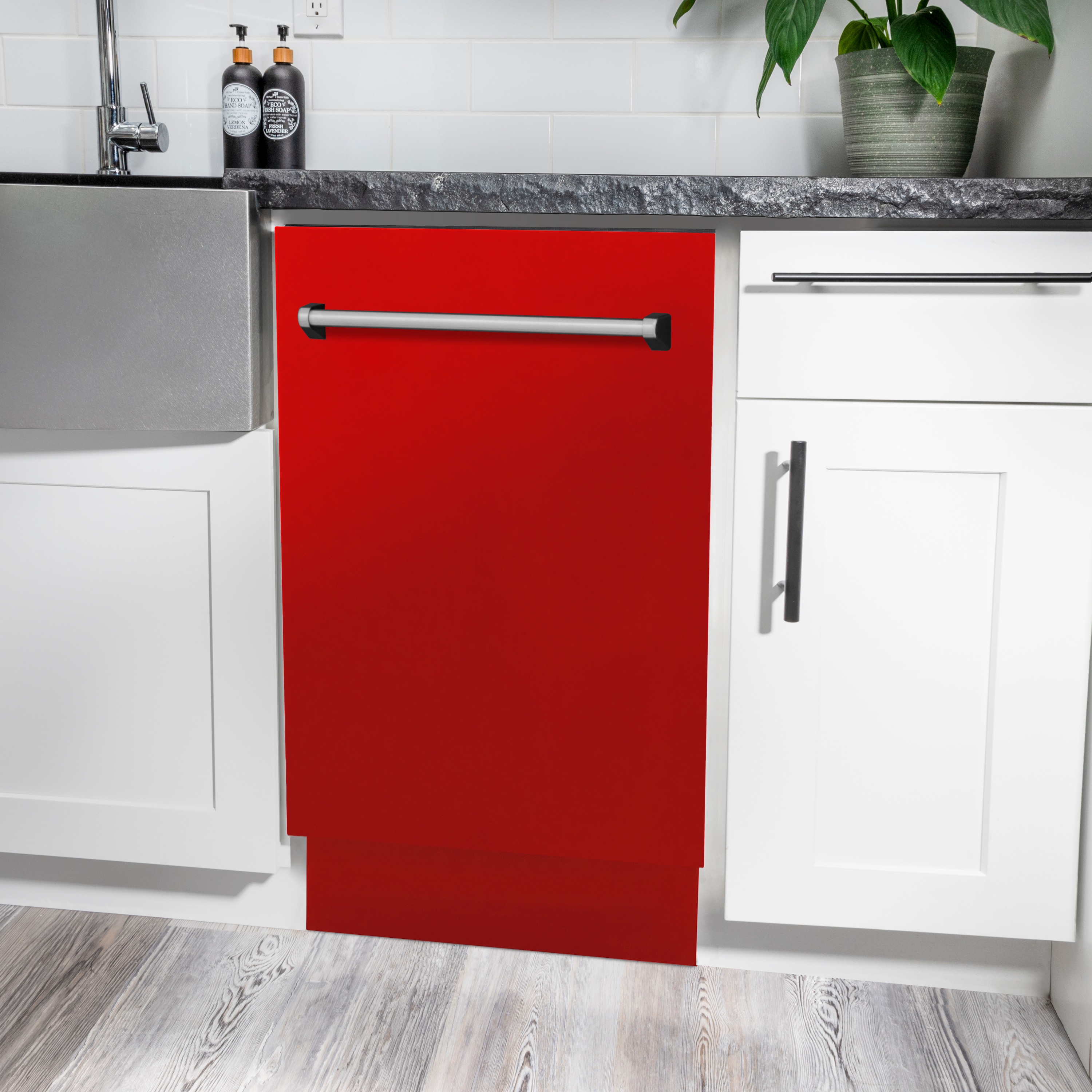 Lavavajillas empotrado ZLINE KITCHEN & BATH Tallac de 18 pulgadas con Control Superior y Tercer Riel (Tina de Acero Inoxidable con Panel Rojo Brillo) certificado ENERGY STAR, Nivel de Sonido Estándar de 51 Decibeles DWV-RG-18