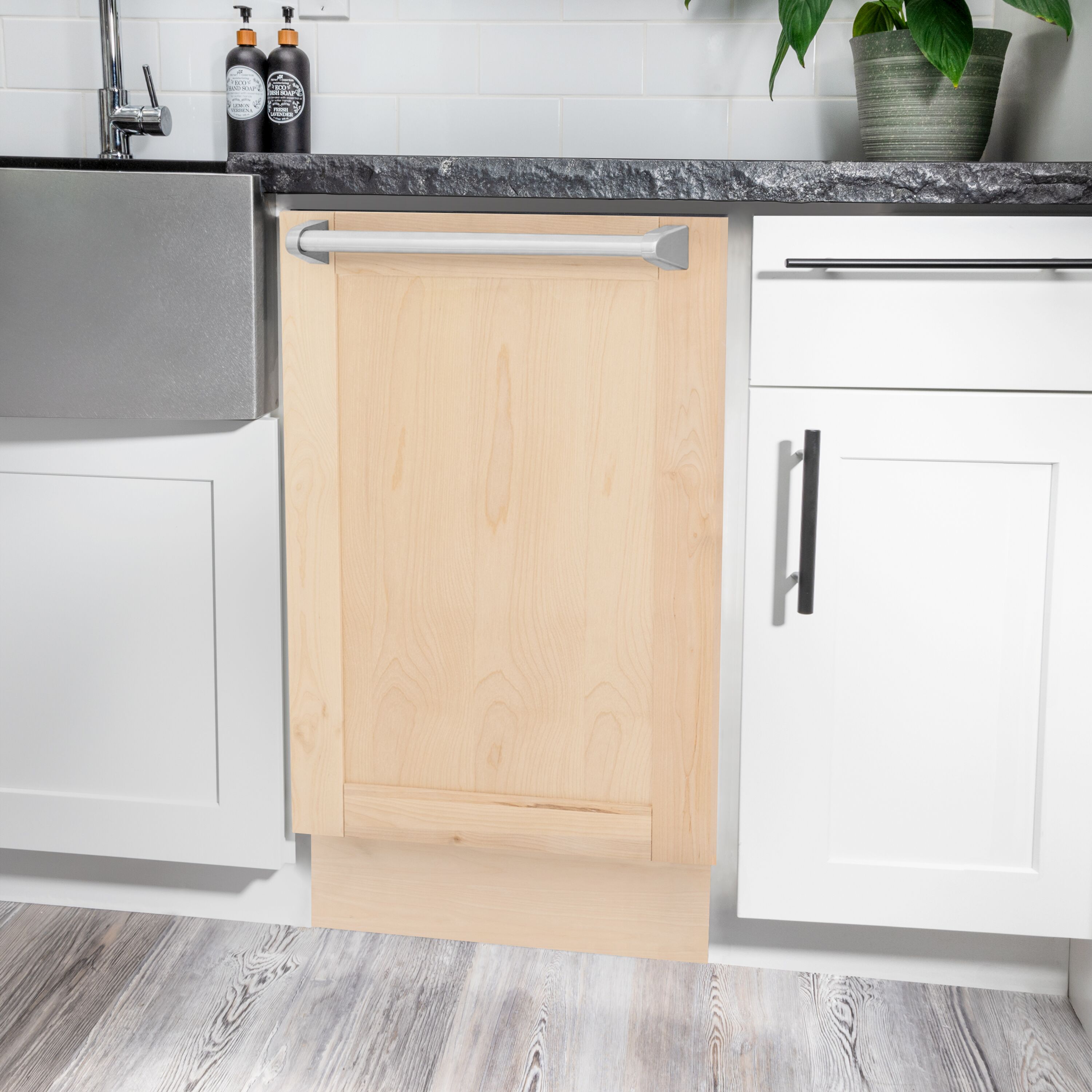 Lavavajillas empotrado de control superior de 18 pulgadas con tercera rejilla (tina de acero inoxidable con panel de madera sin terminar) ENERGY STAR, nivel de sonido estándar de 51 decibelios Modelo DWV-UF-18 de ZLINE KITCHEN & BATH.