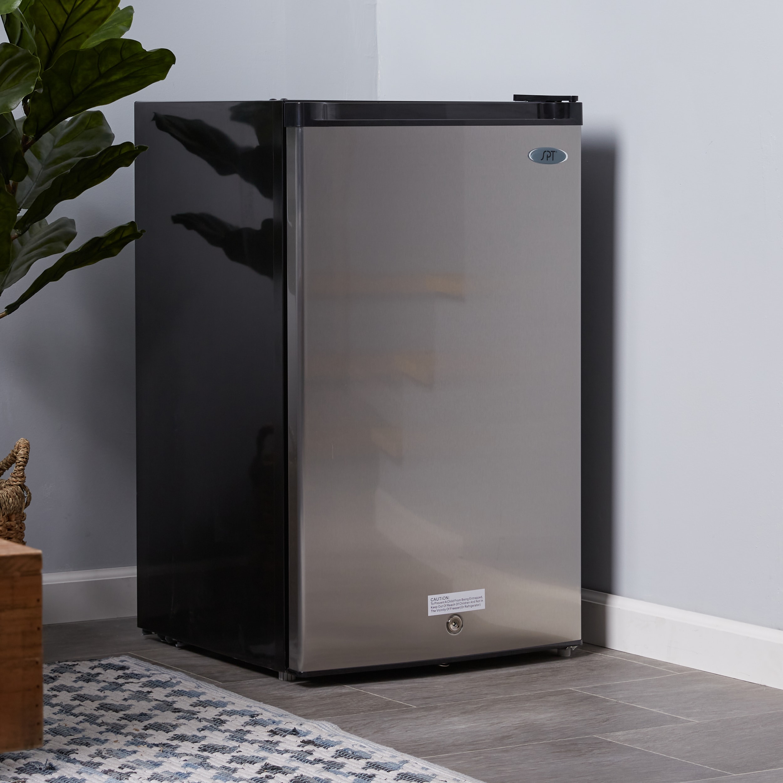 Congelador vertical de 3 pies cúbicos (blanco) certificado ENERGY STAR UF-304SSA