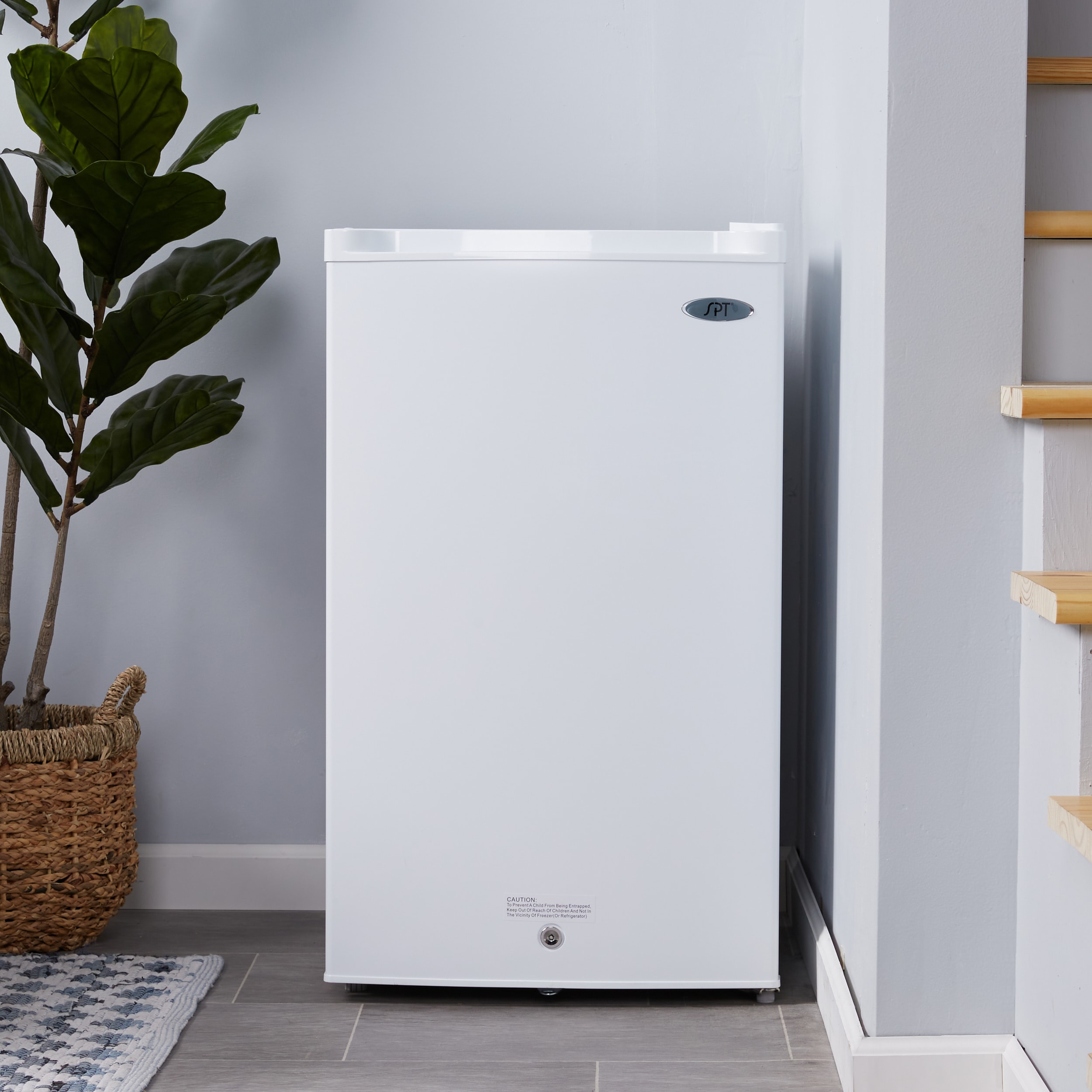 Congelador Vertical de 3 pies cúbicos (Blanco) Certificado ENERGY STAR UF-304WA