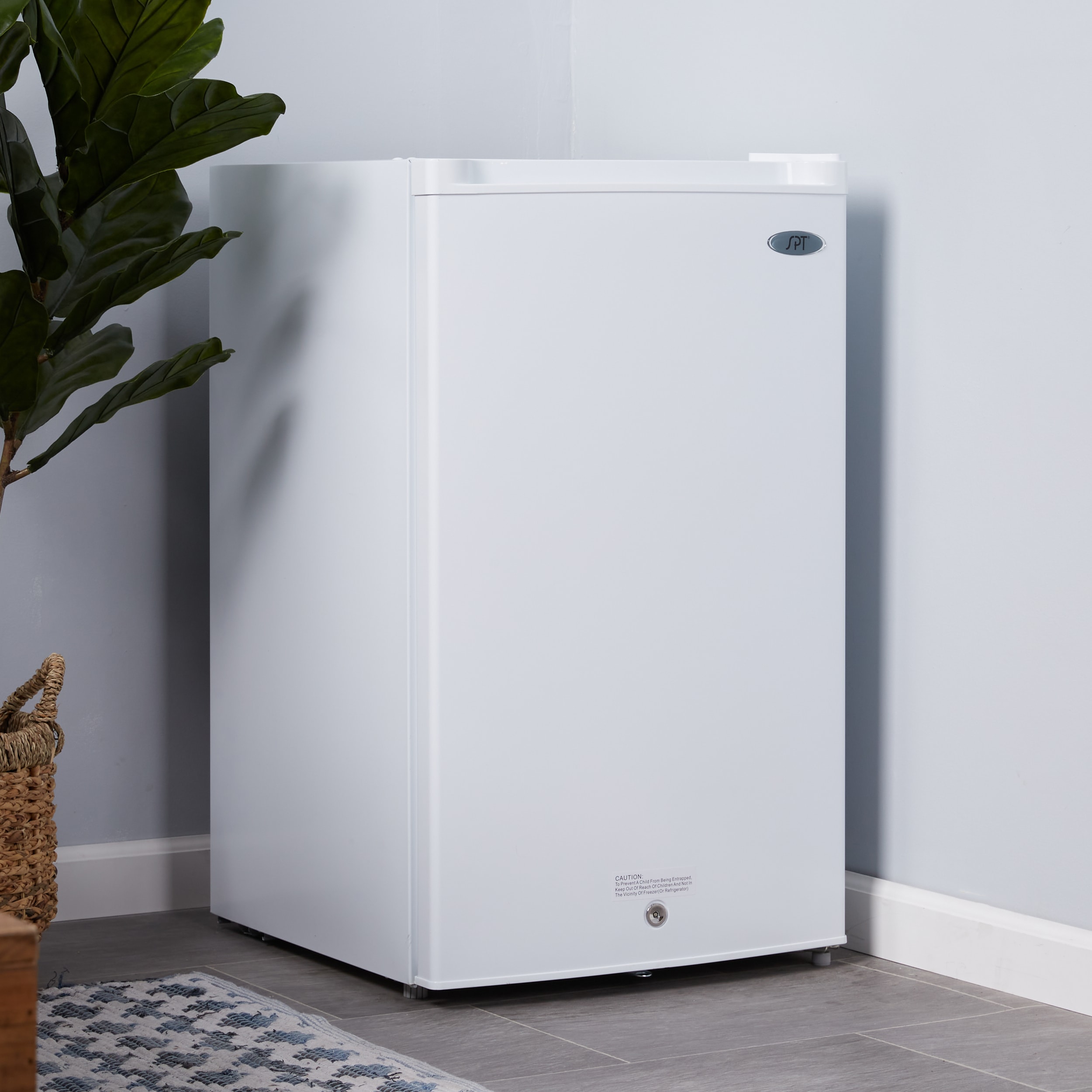 Congelador Vertical de 3 pies cúbicos (Blanco) Certificado ENERGY STAR UF-304WA