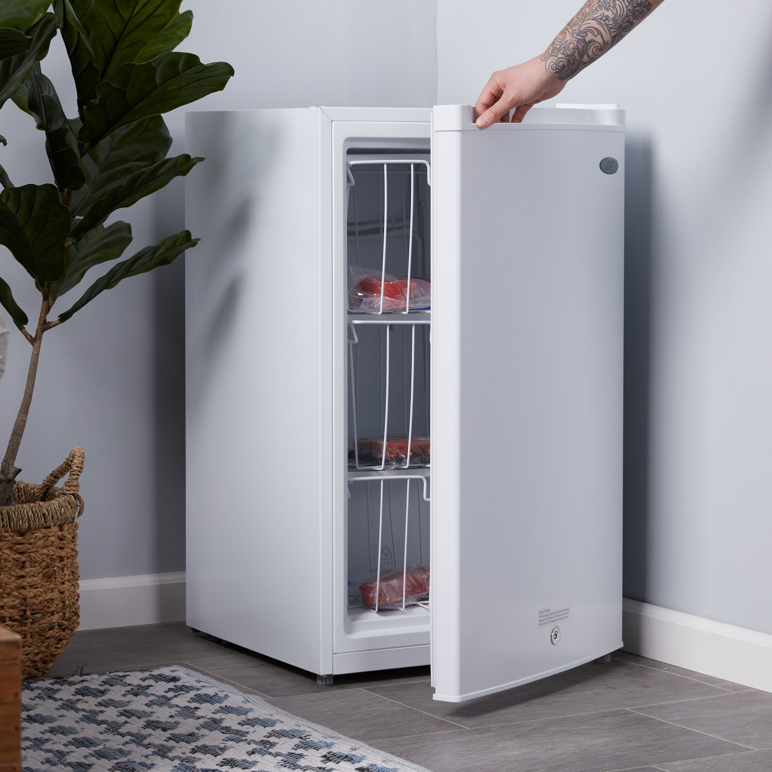 Congelador Vertical de 3 pies cúbicos (Blanco) Certificado ENERGY STAR UF-304WA