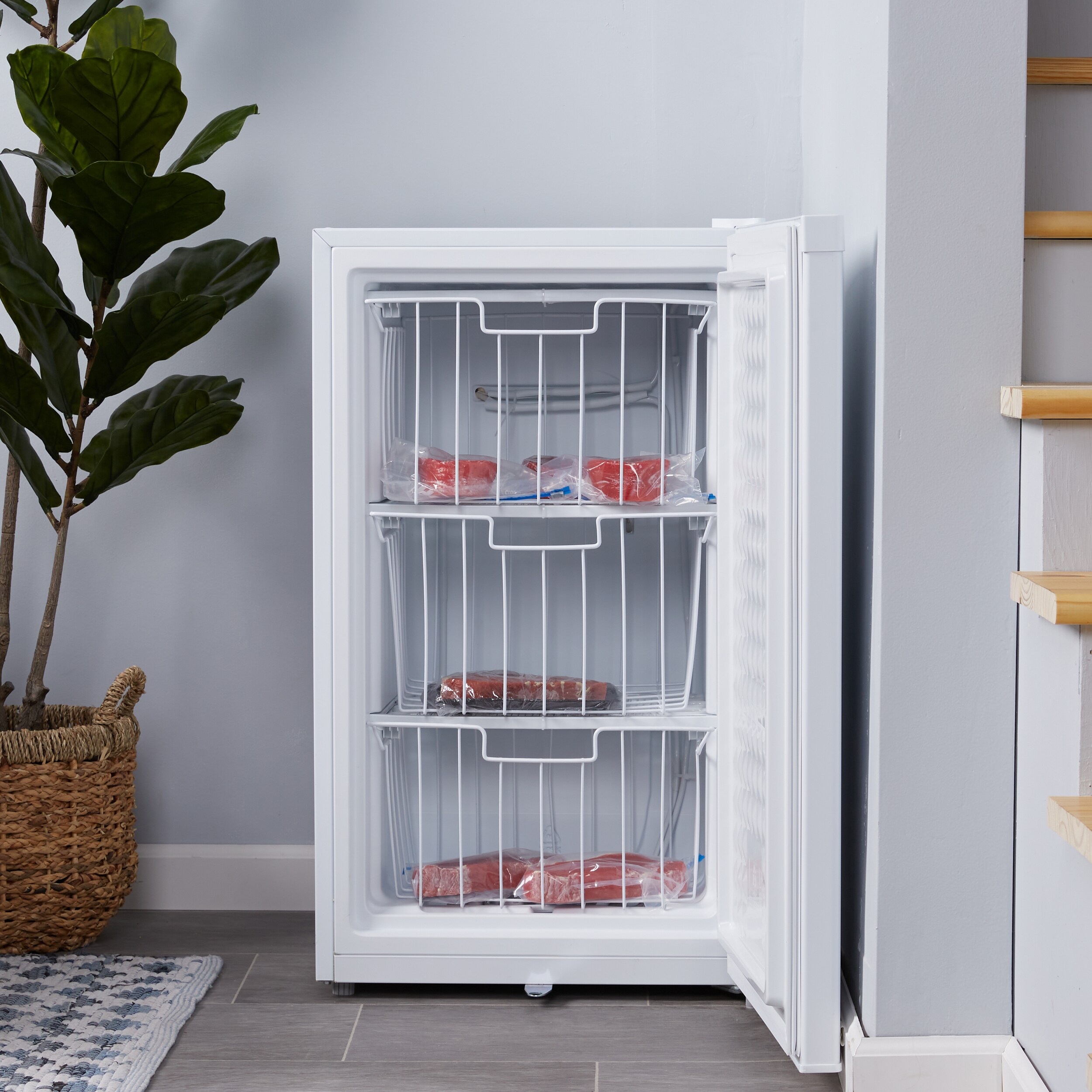 Congelador Vertical de 3 pies cúbicos (Blanco) Certificado ENERGY STAR UF-304WA