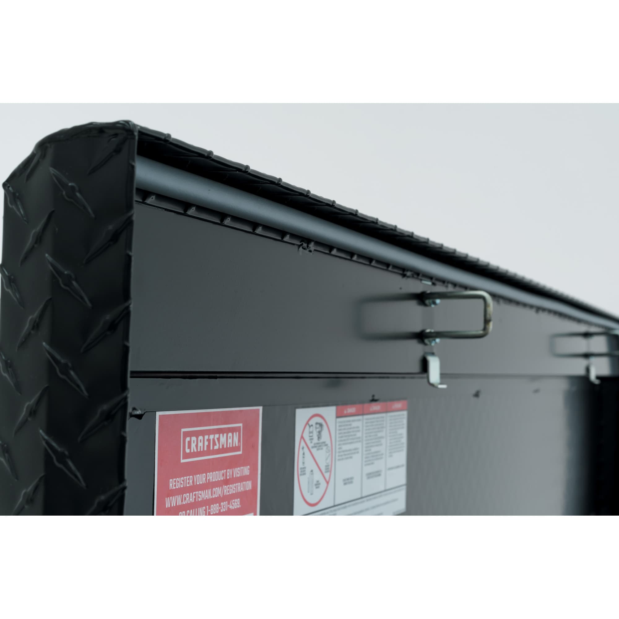 Caja de herramientas para camioneta tipo crossover de aluminio negro mate de 71.3 pulgadas x 19.5 pulgadas x 17.2 pulgadas Craftsmen CMXTBAK1005301