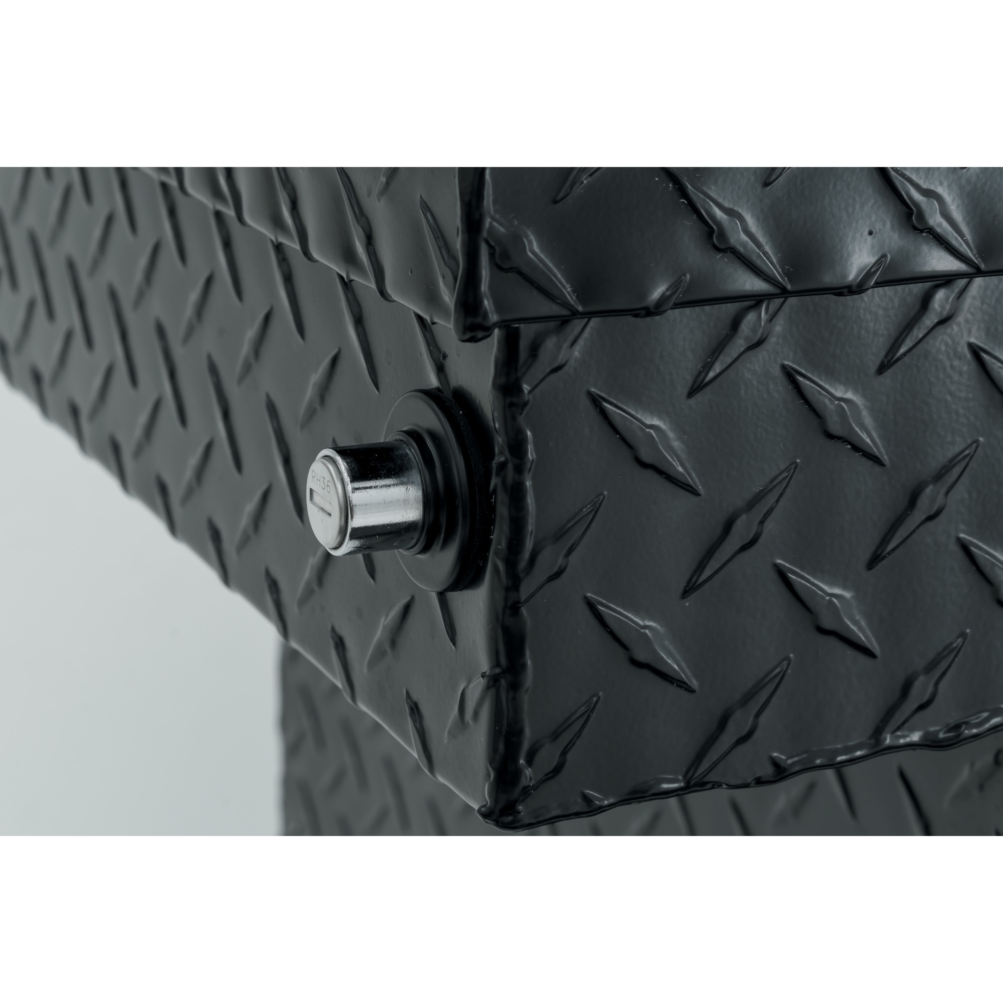 Caja de herramientas para camioneta tipo crossover de aluminio negro mate de 71.3 pulgadas x 19.5 pulgadas x 17.2 pulgadas Craftsmen CMXTBAK1005301