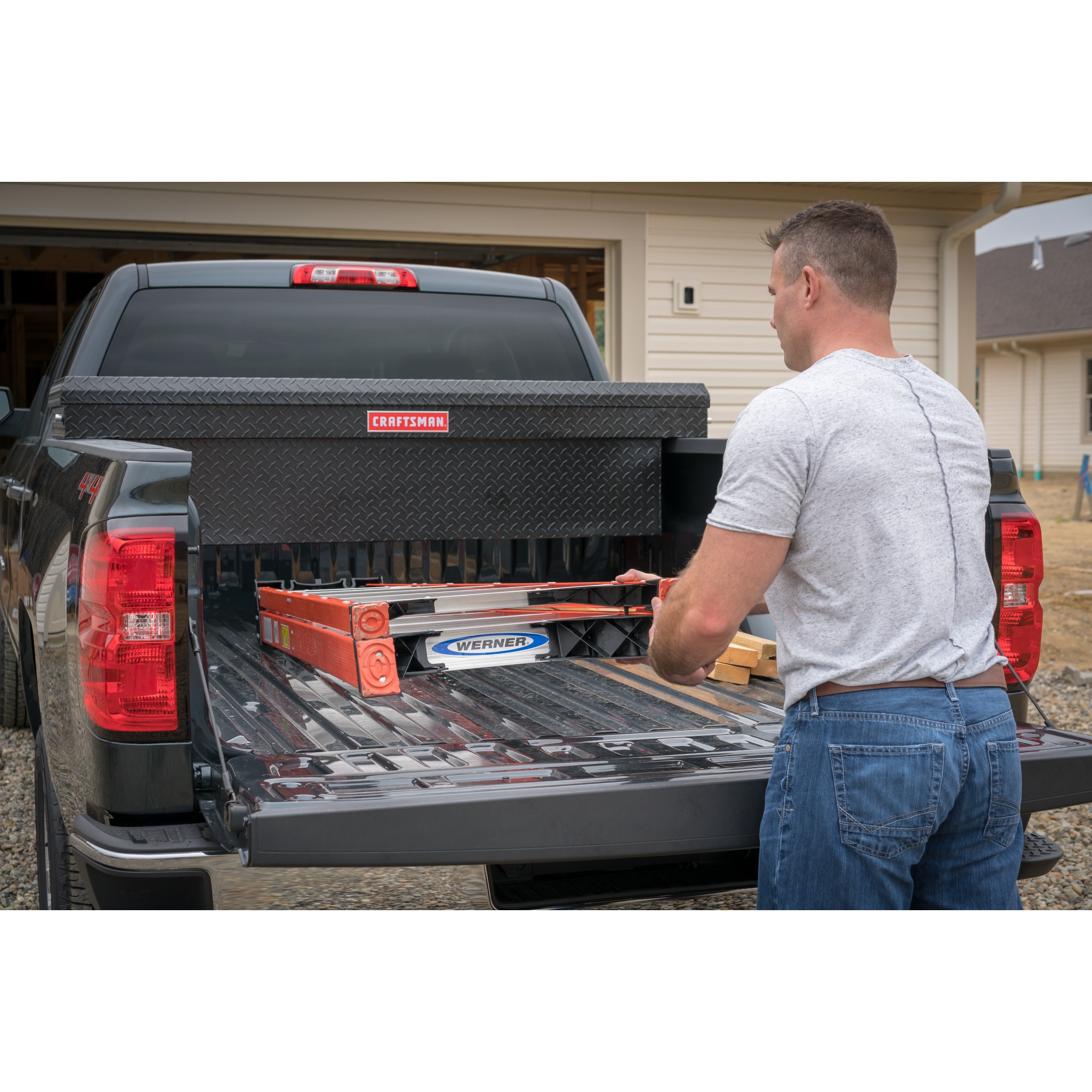Caja de herramientas para camioneta tipo crossover de aluminio negro mate de 71.3 pulgadas x 19.5 pulgadas x 17.2 pulgadas Craftsmen CMXTBAK1005301
