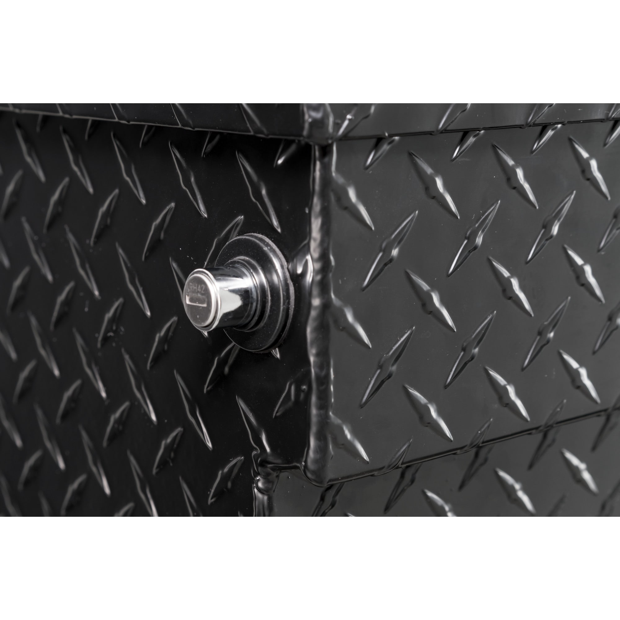 Caja de herramientas para camioneta negra mate de aluminio CRAFTSMAN 40.86 pulgadas x 19.57 pulgadas x 19.2 pulgadas