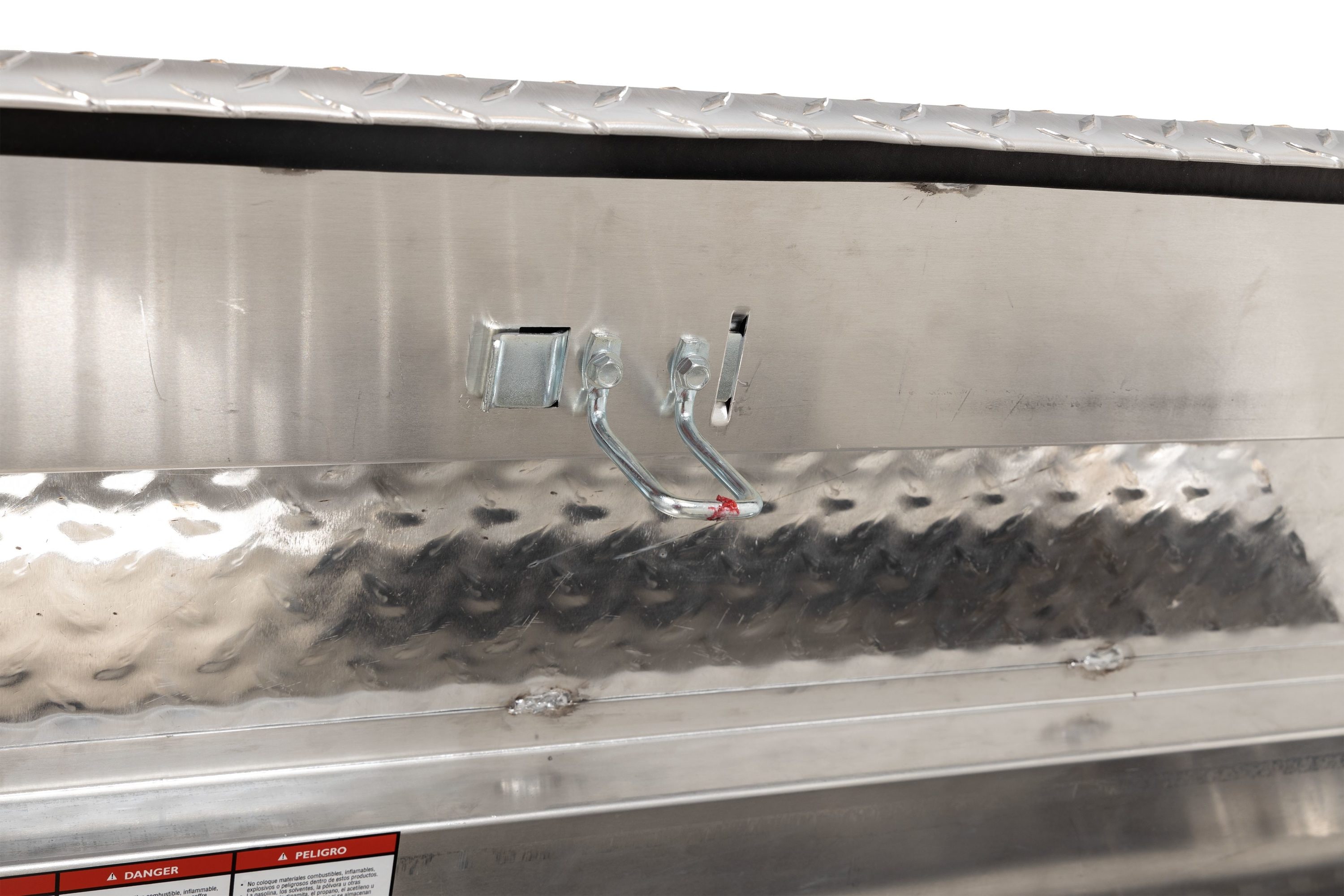 Caja de herramientas lateral para camioneta de aluminio plateado de 46.86 pulgadas x 15.73 pulgadas x 13.27 pulgadas - Modelo 113347-9-01