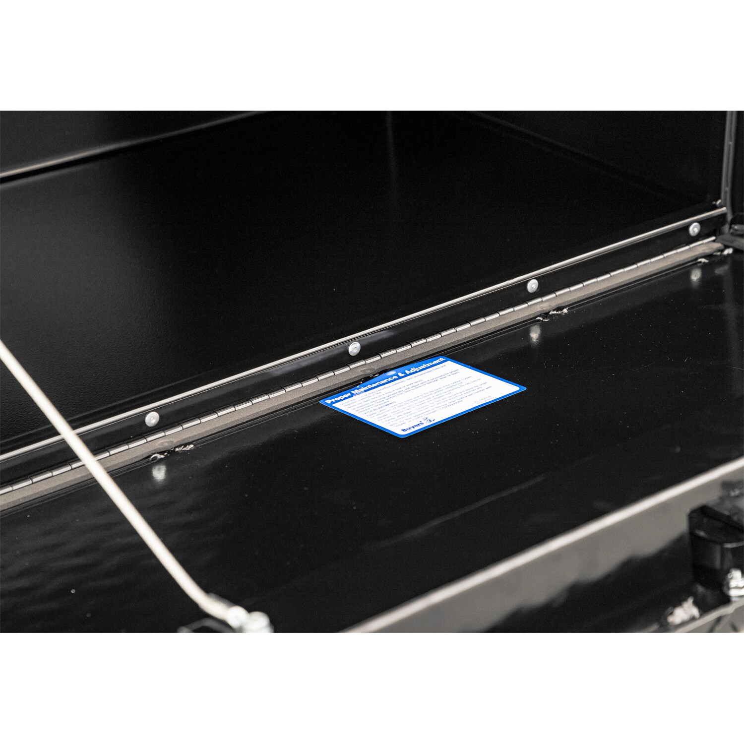Caja de herramientas para camiones bajo chasis de acero negro de 30 pulgadas x 18 pulgadas x 18 pulgadas de Buyers Products 1702503MPP
