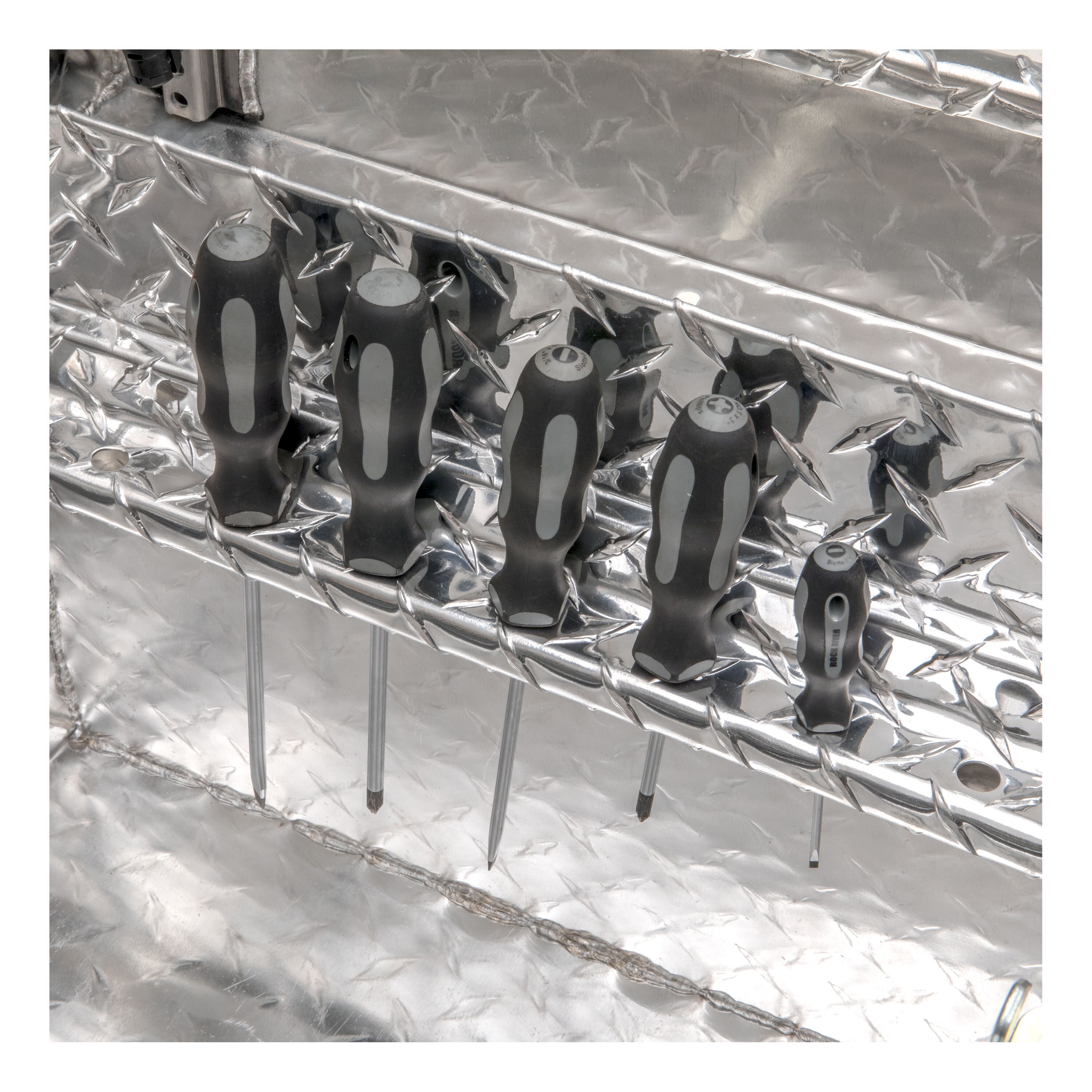 Caja de herramientas para camioneta cruzada de aluminio brillante UWS 58.875 pulgadas x 20 pulgadas x 14.75 pulgadas