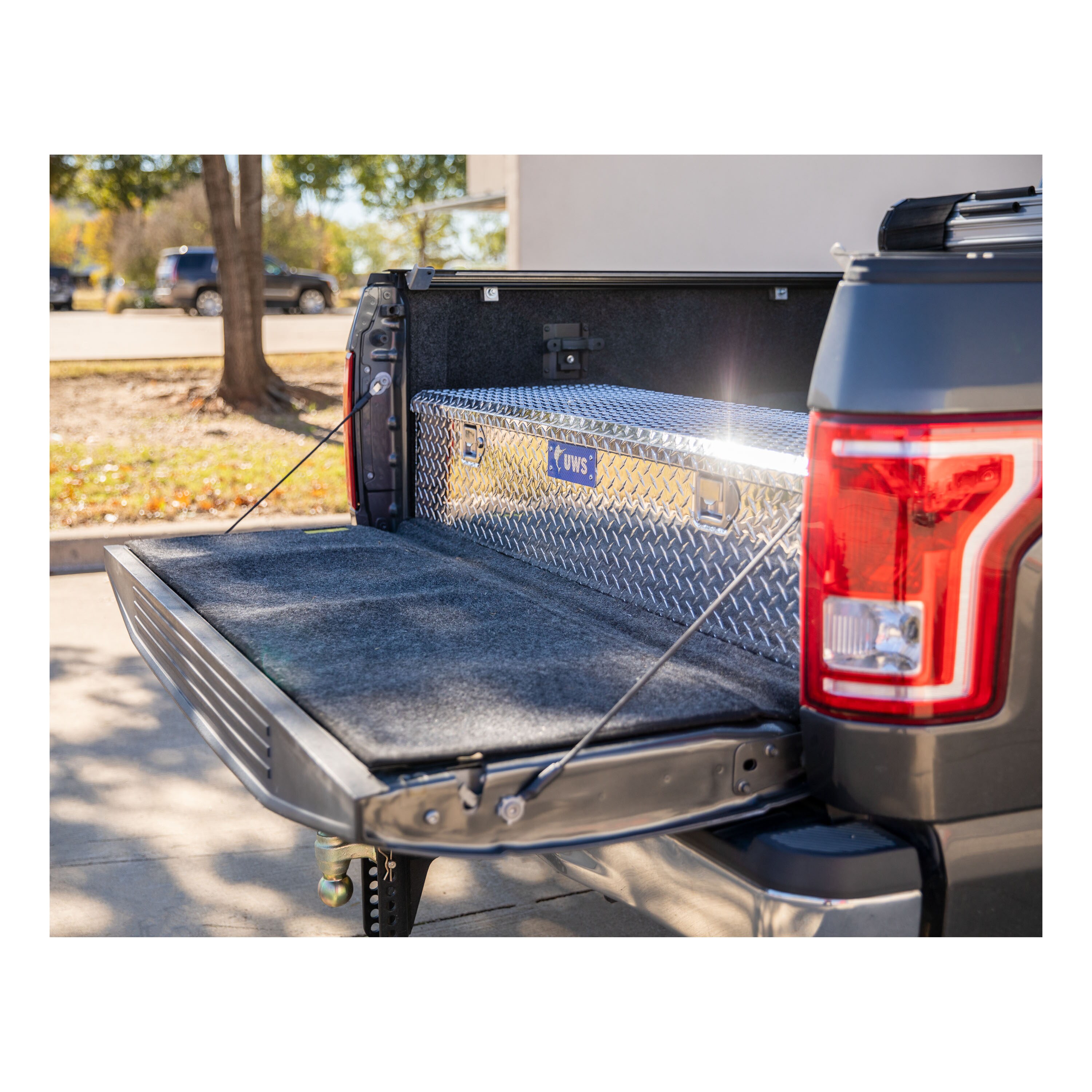 Caja de herramientas para camión de aluminio brillante UWS de 58.875 pulgadas x 18.750 pulgadas x 11.125 pulgadas