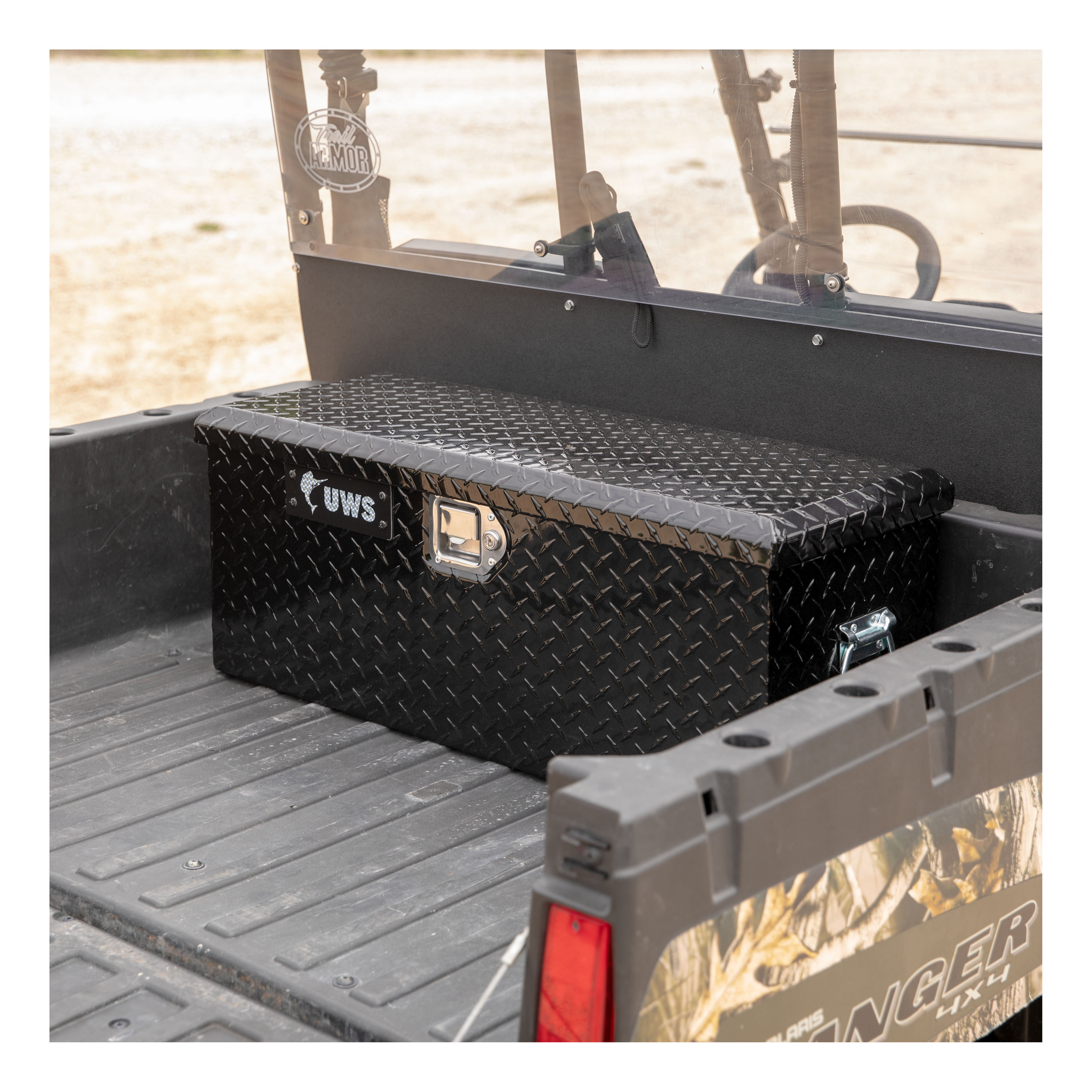 Caja de herramientas para camioneta en aluminio negro brillante de 32.88 pulgadas x 12.75 pulgadas x 13.13 pulgadas UWS EC20012