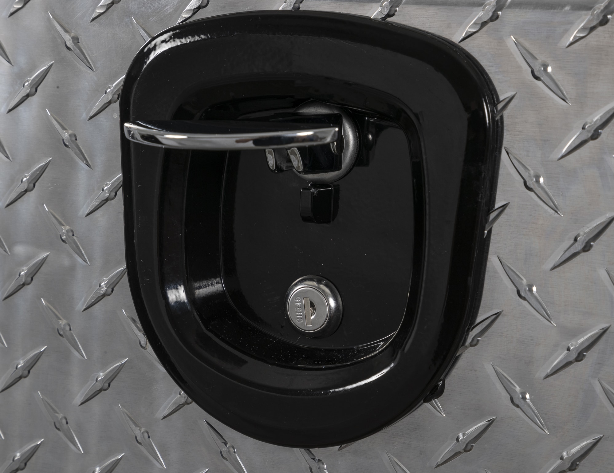 Caja de herramientas para camión de bajo carrocería de aluminio con patrón de diamante de 18 pulgadas x 12 pulgadas x 14 pulgadas de Buyers Products