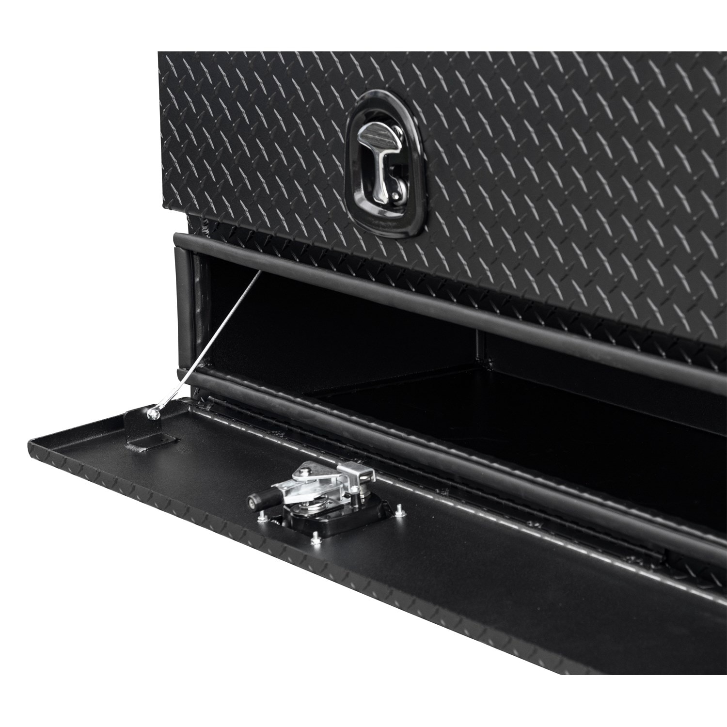 Caja de herramientas para camioneta de montaje en la parte superior en aluminio con acabado en negro mate, diseño de estriado de diamante, medidas de 18 pulgadas x 96 pulgadas x 21 pulgadas.