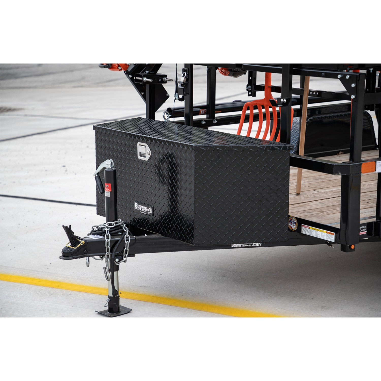 Caja de herramientas para camión en forma de cofre de aluminio negro con relieve de diamante de 19 pulgadas x 42 pulgadas x 19 pulgadas de Buyers Products
