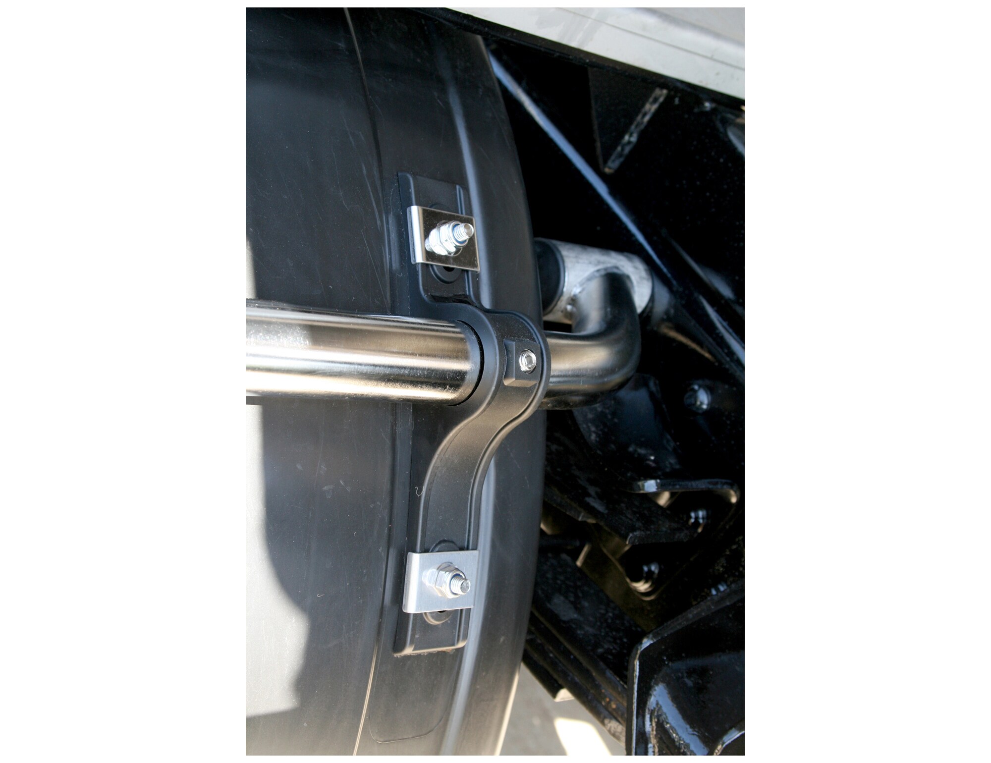 Kit de Montaje de Poli Fender de Acero Inoxidable de Buyers Products - Uno por Fender Requerido 8591001