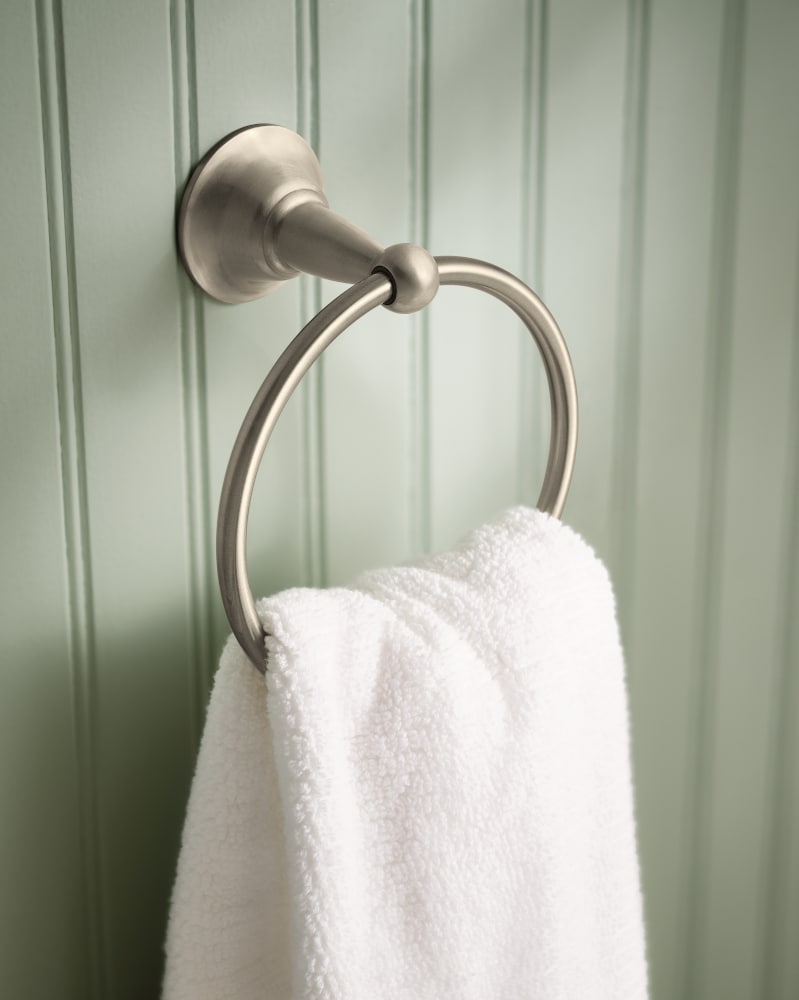 Juego de Accesorios Decorativos de Baño de Níquel Cepillado Sage de 3 Piezas Moen - Barra de Toalla, Porta Rollos de Papel Higiénico, Anillo de Toalla incluidos DN6893BN-01