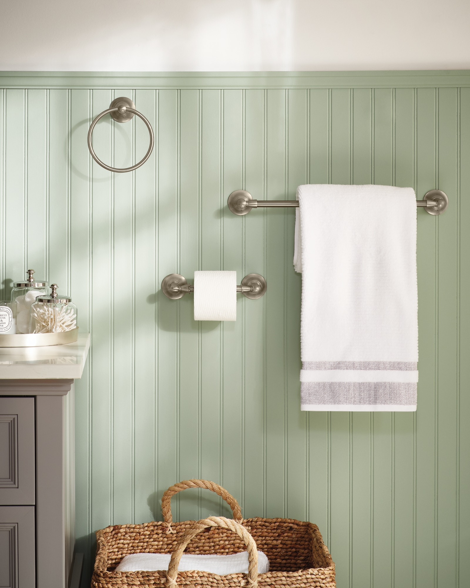 Juego de Accesorios Decorativos de Baño de Níquel Cepillado Sage de 3 Piezas Moen - Barra de Toalla, Porta Rollos de Papel Higiénico, Anillo de Toalla incluidos DN6893BN-01