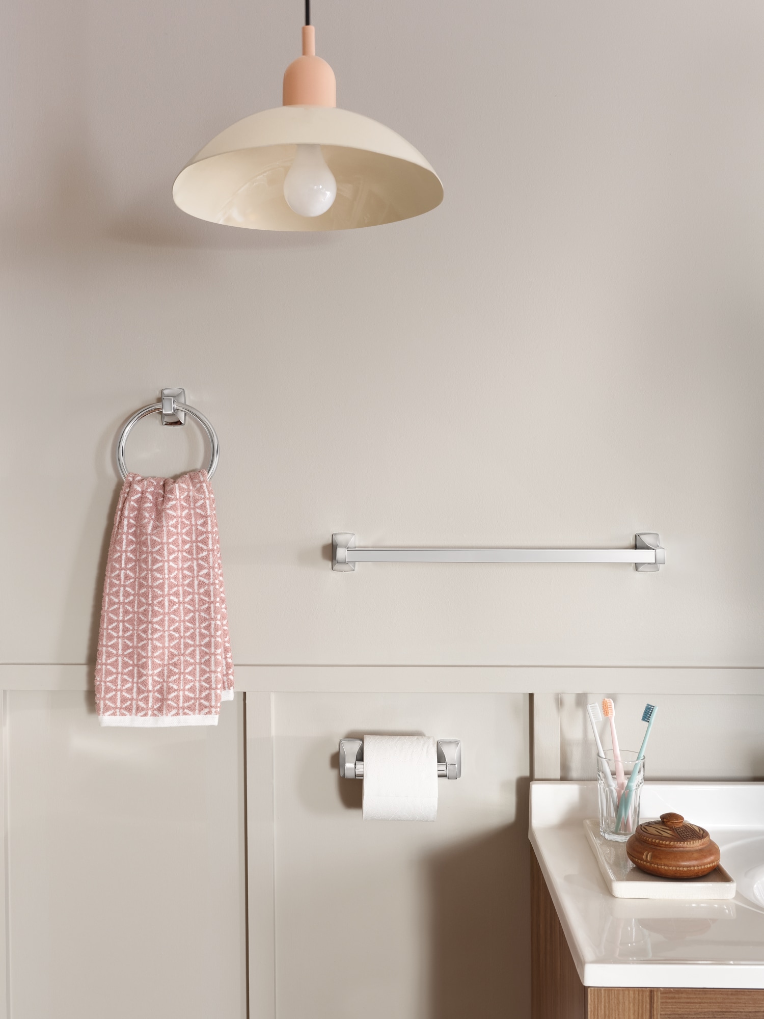 Juego de accesorios de baño decorativos de cromo Moen Adler de 3 piezas: Barra de toallas, porta papel higiénico, y argolla para toallas, incluido YB0193CH