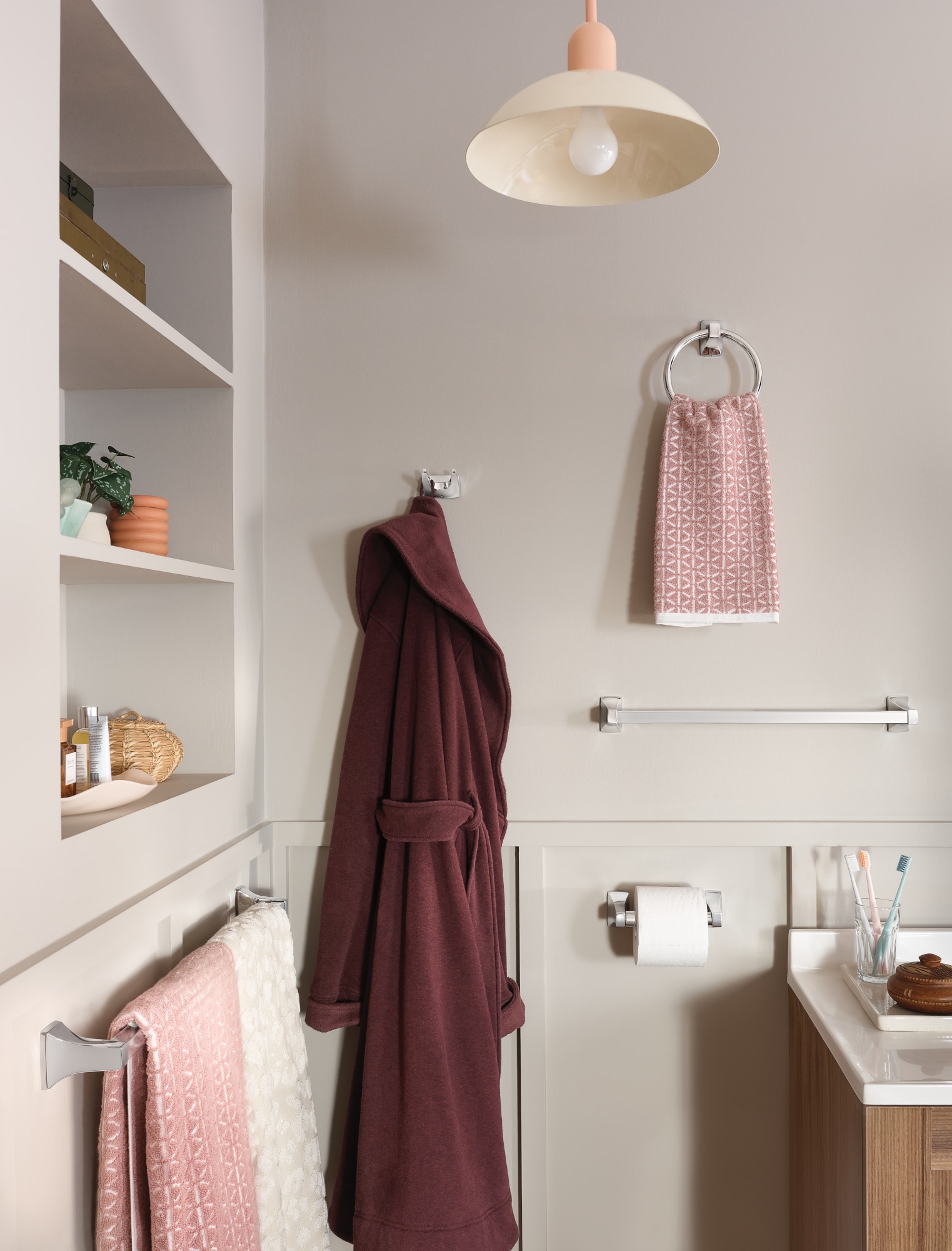 Juego de accesorios de baño decorativos de cromo Moen Adler de 3 piezas: Barra de toallas, porta papel higiénico, y argolla para toallas, incluido YB0193CH