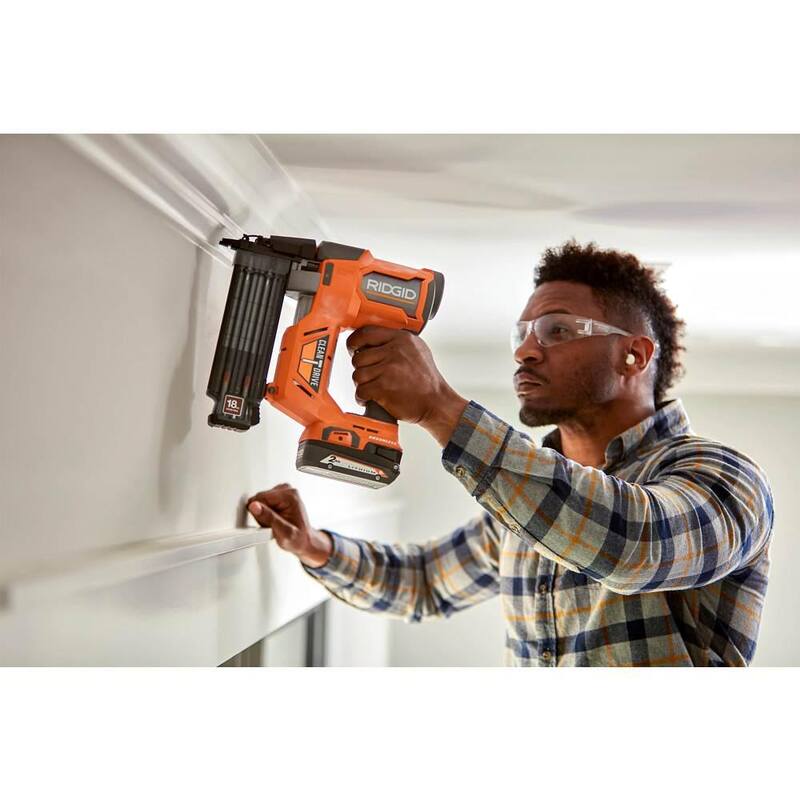 GRAPADORA ELÉCTRICA INALÁMBRICA SIN ESCOBILLAS RIDGID DE 18V DE CALIBRE 18 DE 2-1/8 PULGADAS CON GRAPADORA ELÉCTRICA INALÁMBRICA DE 18V DE 3/8 DE PULGADA (SÓLO HERRAMIENTAS) - R09891B-R09897B