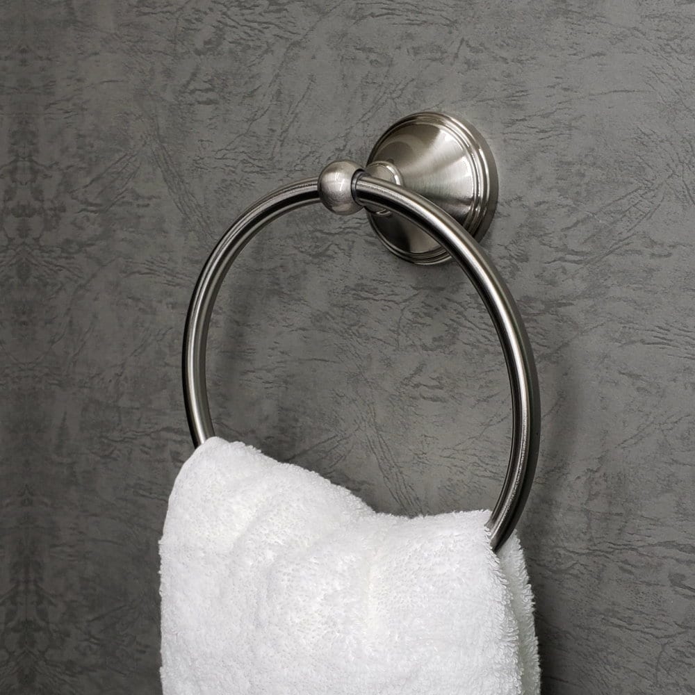 Juego de accesorios para baño decorativos de níquel cepillado de 4 piezas Annchester - Barra para toallas, porta papel higiénico, anillo para toallas, gancho para batas incluidos 5302-4SET-BN