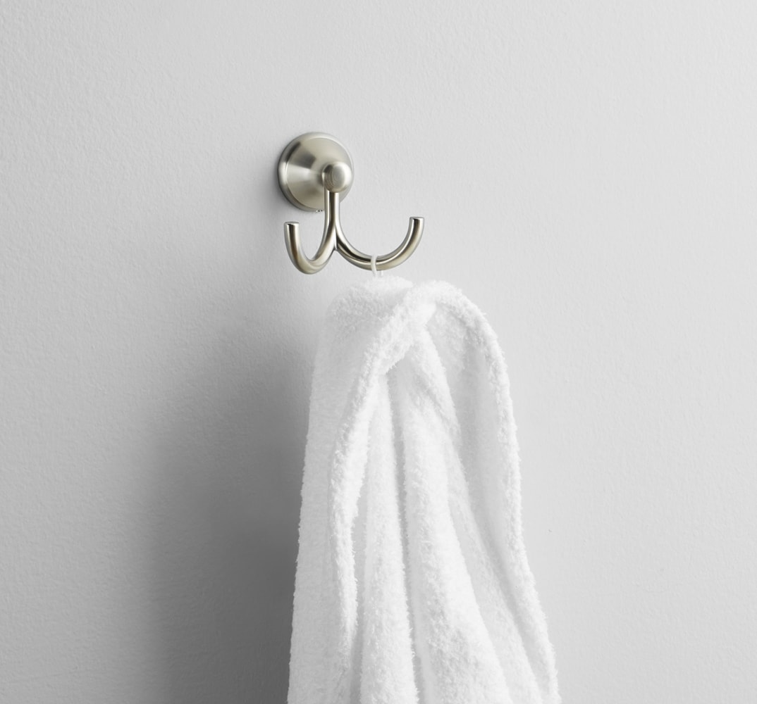 Juego de accesorios decorativos para baño de 3 piezas Bailey en níquel cepillado, incluye barra de toallas, portarrollos y argolla para toallas - FSI 2403KIT BN