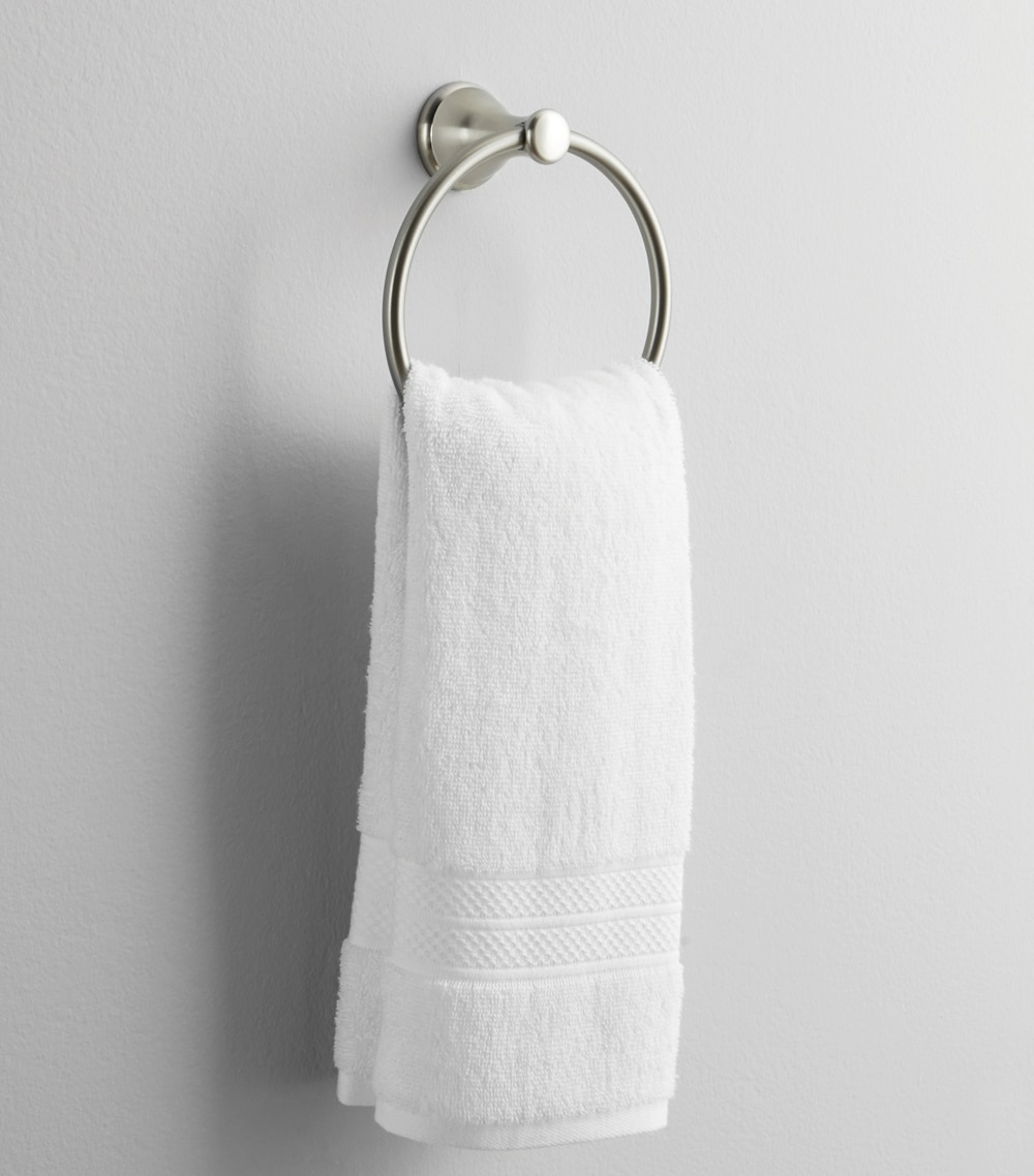 Juego de accesorios decorativos para baño de 3 piezas Bailey en níquel cepillado, incluye barra de toallas, portarrollos y argolla para toallas - FSI 2403KIT BN