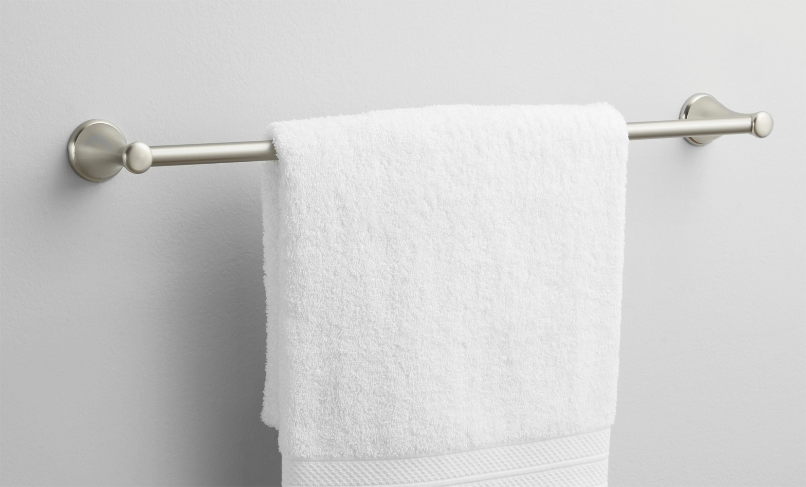 Juego de accesorios decorativos para baño de 3 piezas Bailey en níquel cepillado, incluye barra de toallas, portarrollos y argolla para toallas - FSI 2403KIT BN