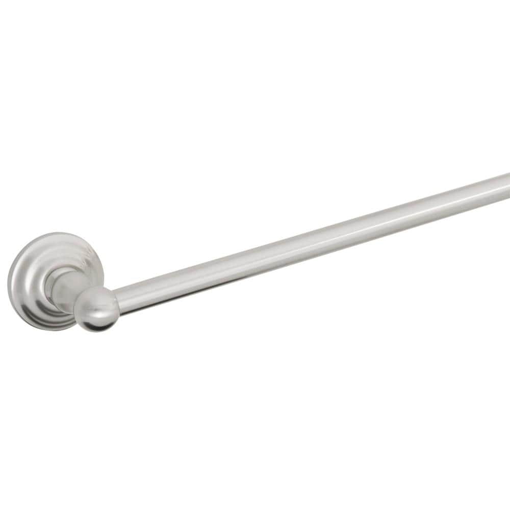 Set de accesorios decorativos para baño de 4 piezas en níquel satinado modelo Calisto que incluye barra de toallas, soporte para papel de baño, argolla para toallas y gancho para batas.