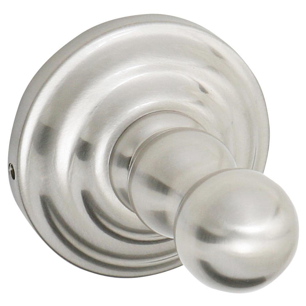 Set de accesorios decorativos para baño de 4 piezas en níquel satinado modelo Calisto que incluye barra de toallas, soporte para papel de baño, argolla para toallas y gancho para batas.