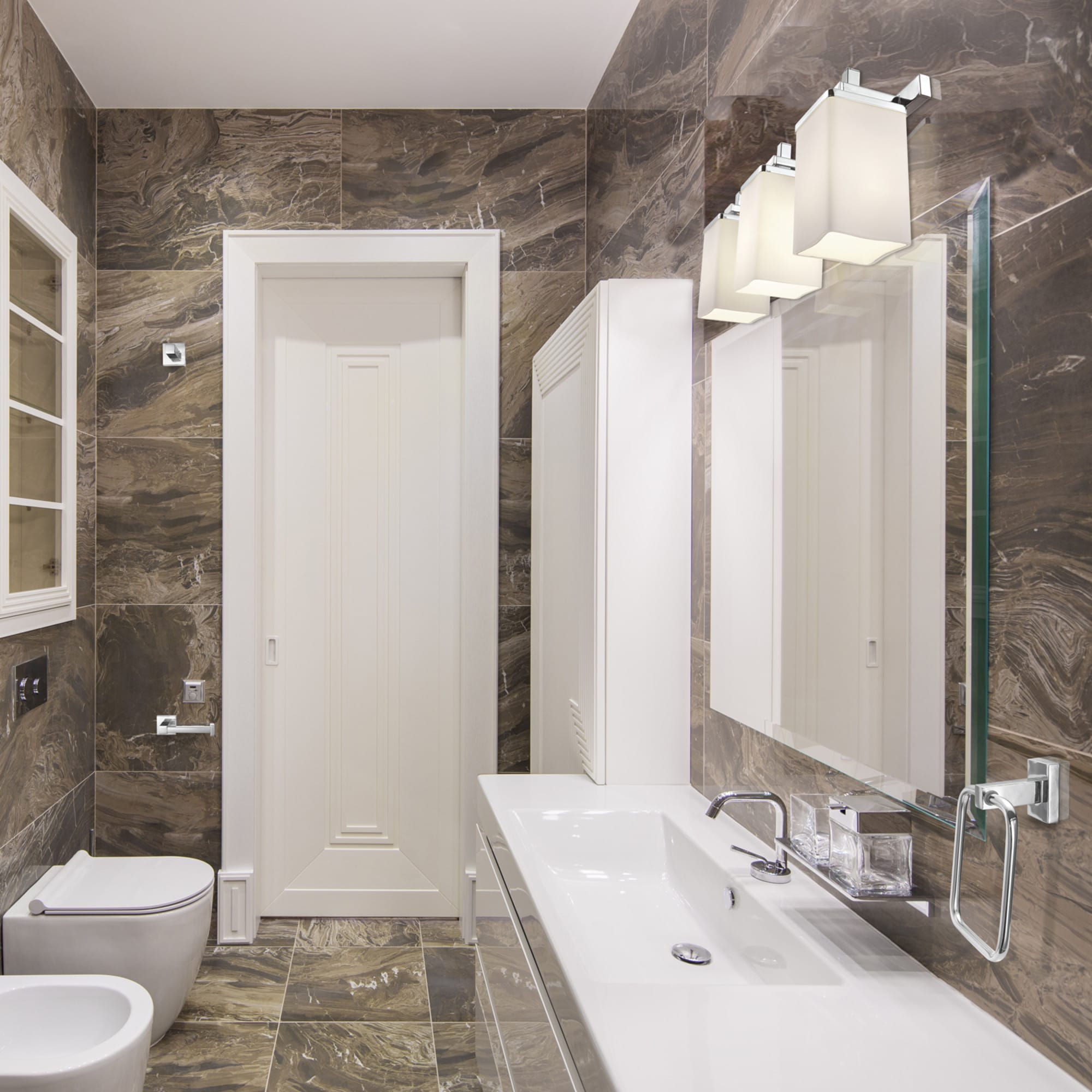 Juego de accesorios de baño decorativos de cromo/pulido de 4 piezas de Globe Electric - Barra de toallas, portarrollos, aro de toallas y gancho para batas incluidos 51368