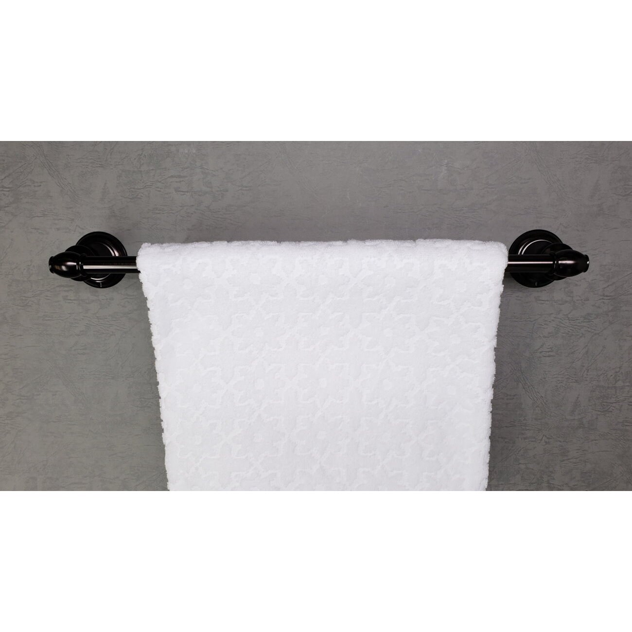 Juego de Accesorios para Baño de la Serie Highlander de 4 Piezas en Bronce Frotado con Aceite - Incluye Barra para Toallas, Porta Papel Higiénico, Anillo para Toallas y Gancho para Batas BA3503-4SET-ORB