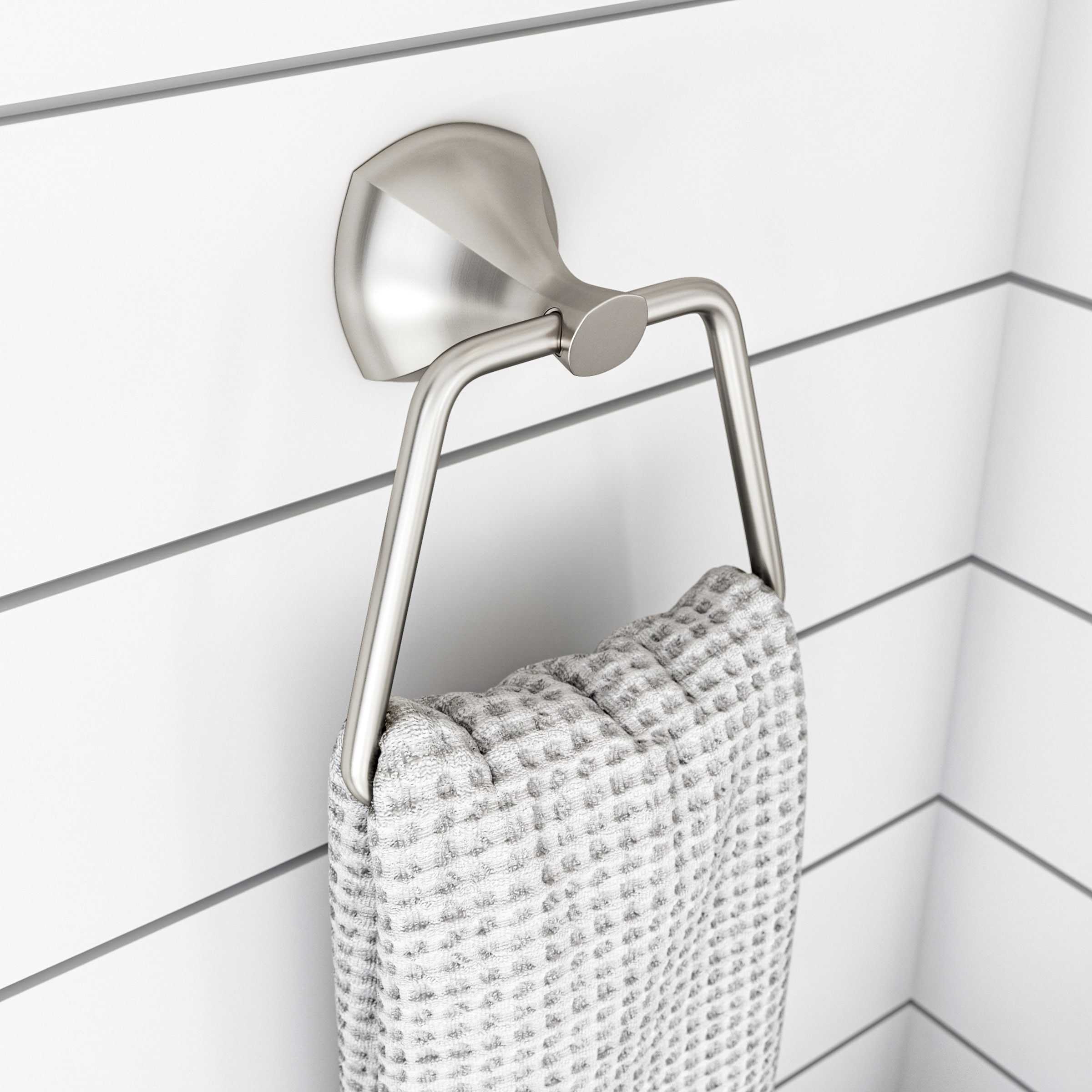 Juego de accesorios decorativos para baño en níquel cepillado Sandover Delta de 3 piezas con protección contra manchas: barra de toalla, porta papel higiénico y argolla para toallas incluidos SAN63-BN.