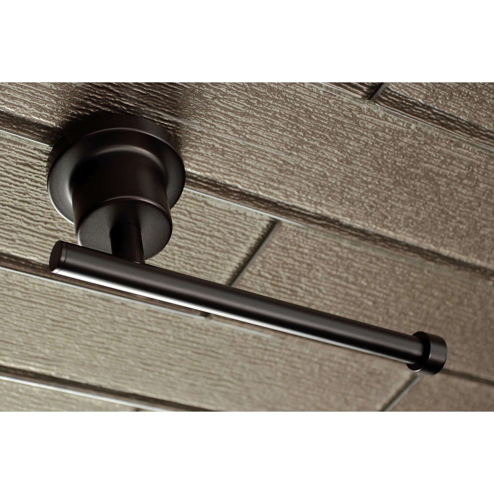 Juego de Accesorios Decorativos para Baño en Bronce Aceitado de 5 Piezas Kingston Brass Concord que Incluye Barra de Toallas, Portarrollos de Papel, Argolla para Toallas y Gancho para Batas