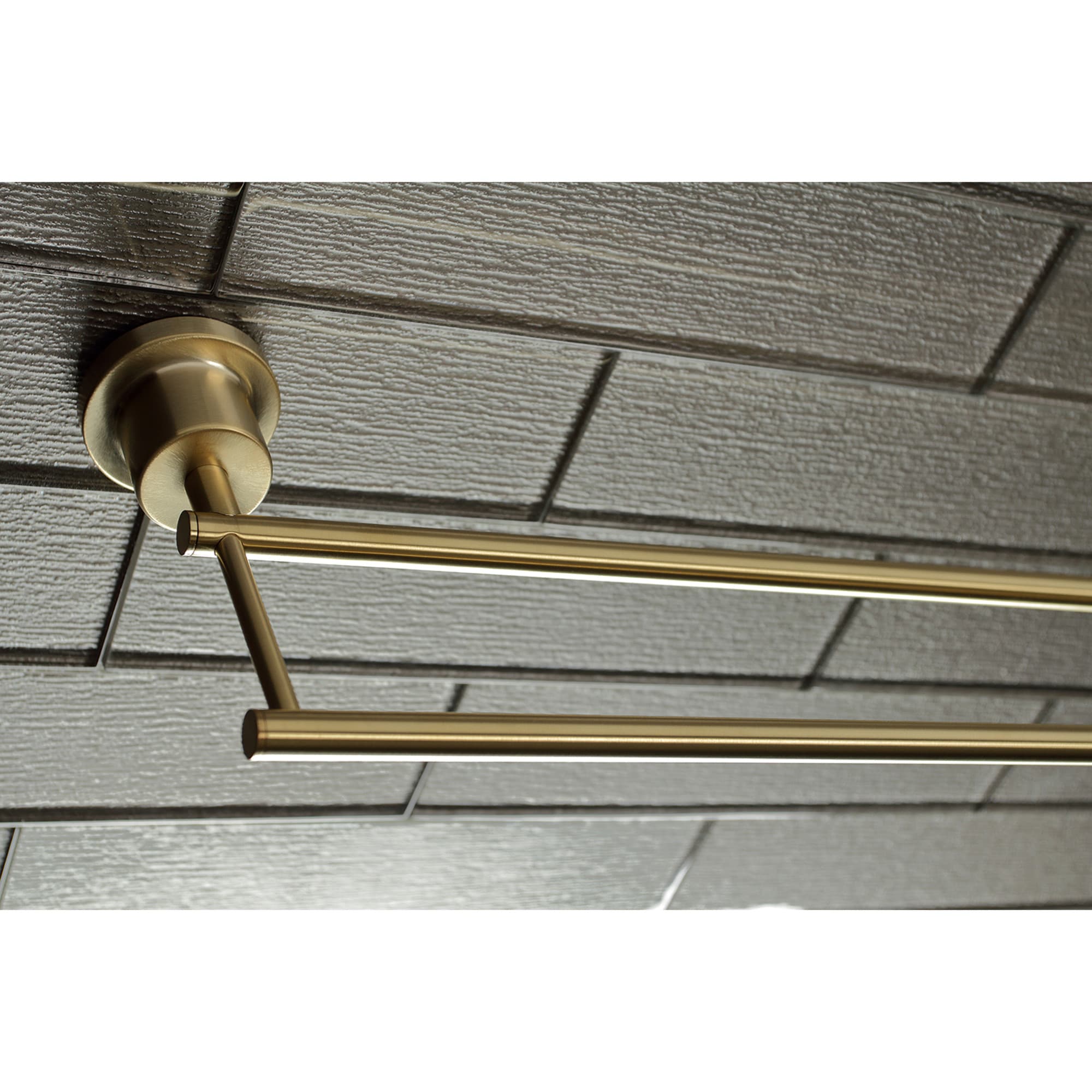 Juego de Accesorios de Baño Decorativos en Latón Cepillado de 5 Piezas Kingston Brass Concord: Barra de Toalla, Porta Papel, Argolla de Toalla, y Gancho para Bata incluidos