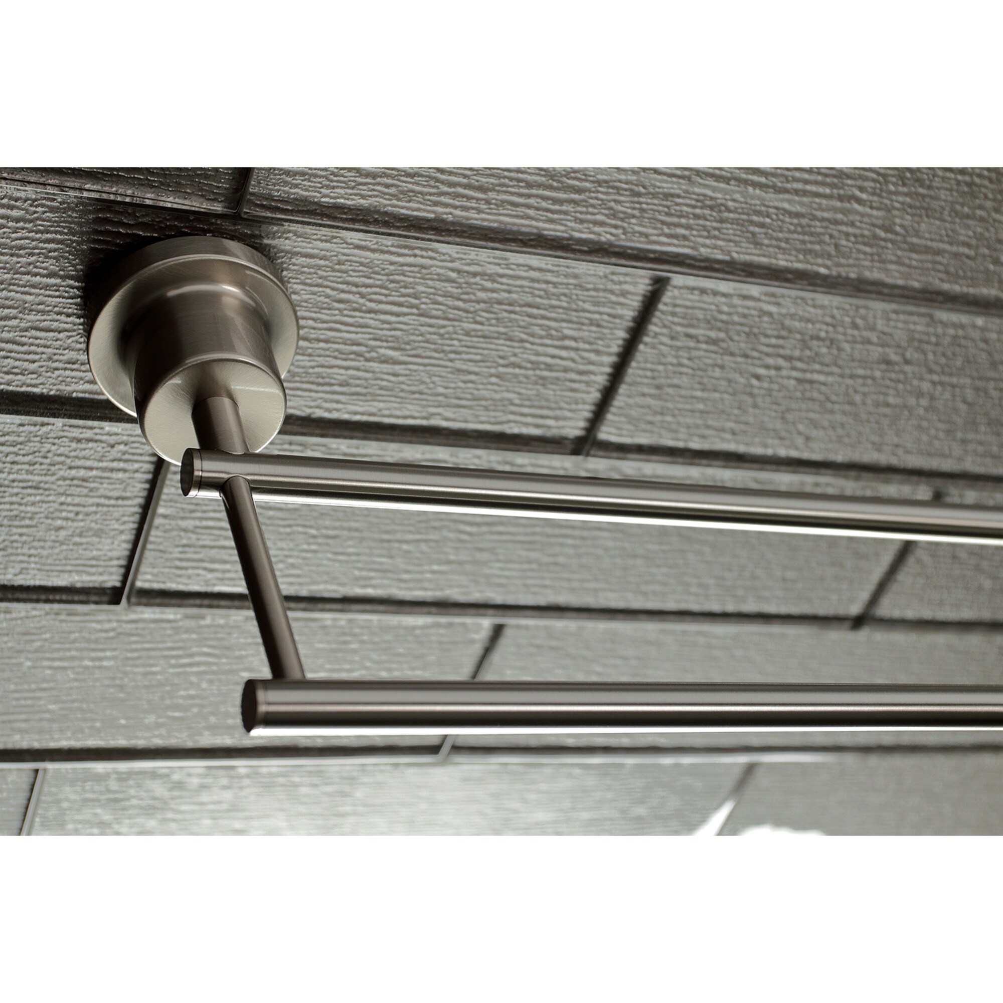 Juego de accesorios de baño decorativos de níquel cepillado de 5 piezas Kingston Brass Concord - Barra de toalla, portarrollos de papel higiénico, anillo de toalla, gancho para batas incluidos.