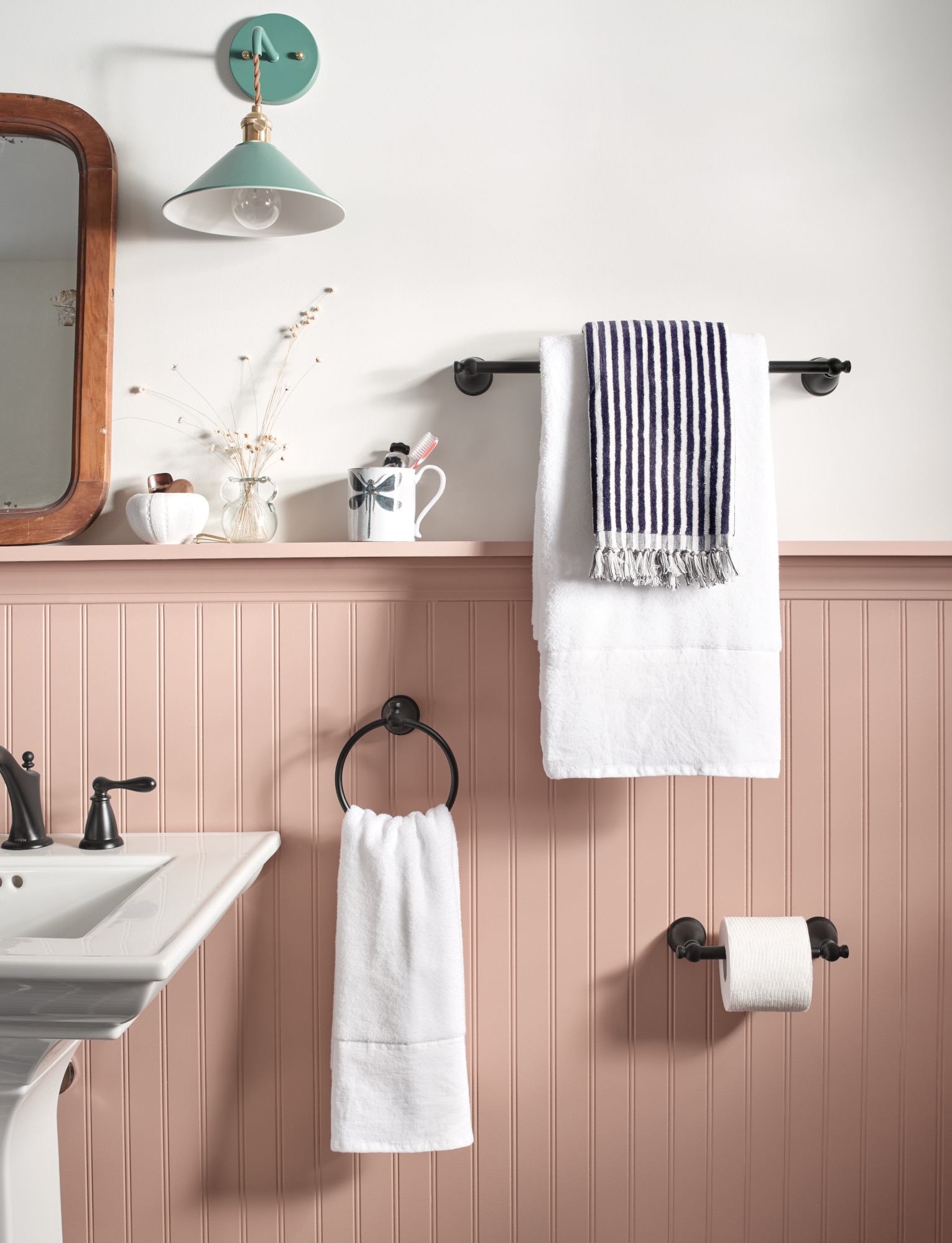 Juego de accesorios de baño decorativo en mate negro Moen Caldwell de 3 piezas - Barra de toalla, portarrollos de papel higiénico, anillo de toalla incluidos Y3193BL.