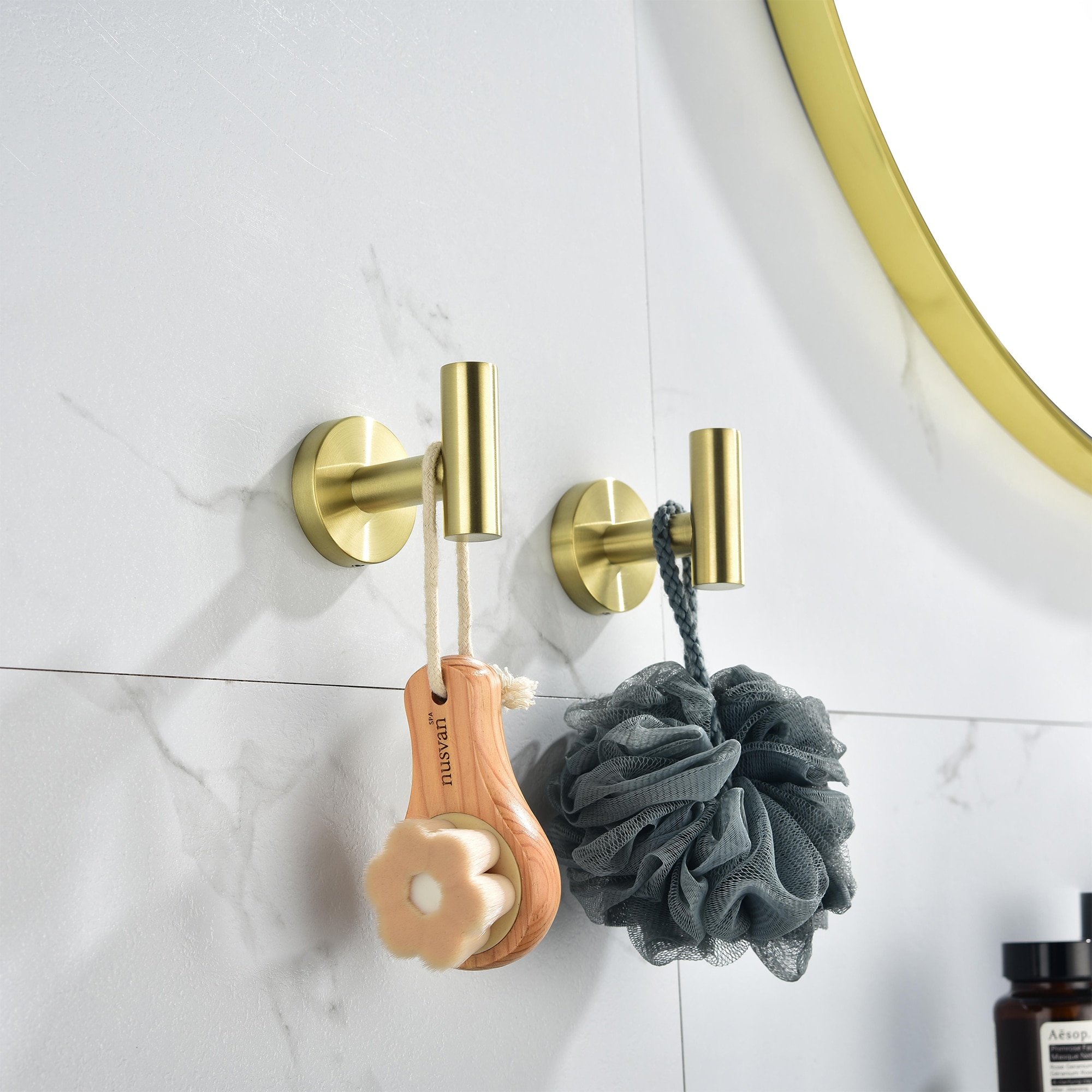 Juego de accesorios de baño estilo oro cepillado de 6 piezas WELLFOR, incluye barra para toallas, porta papel higiénico, argolla para toallas y gancho para batas, modelo WK0911.