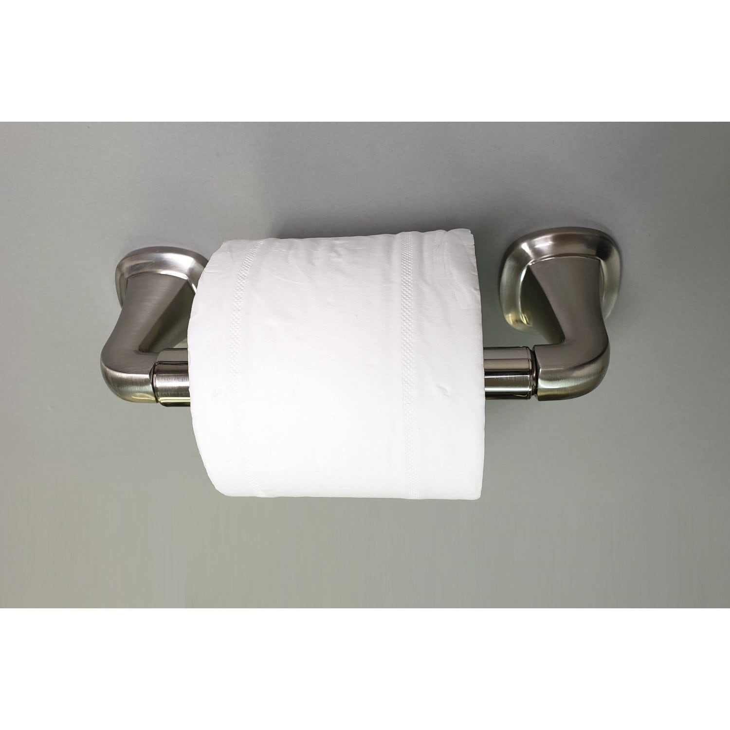 Juego de accesorios para baño decorativos ARISTA de 3 piezas en níquel satinado que incluye barra para toallas, portarrollos de papel higiénico y argolla para toallas.