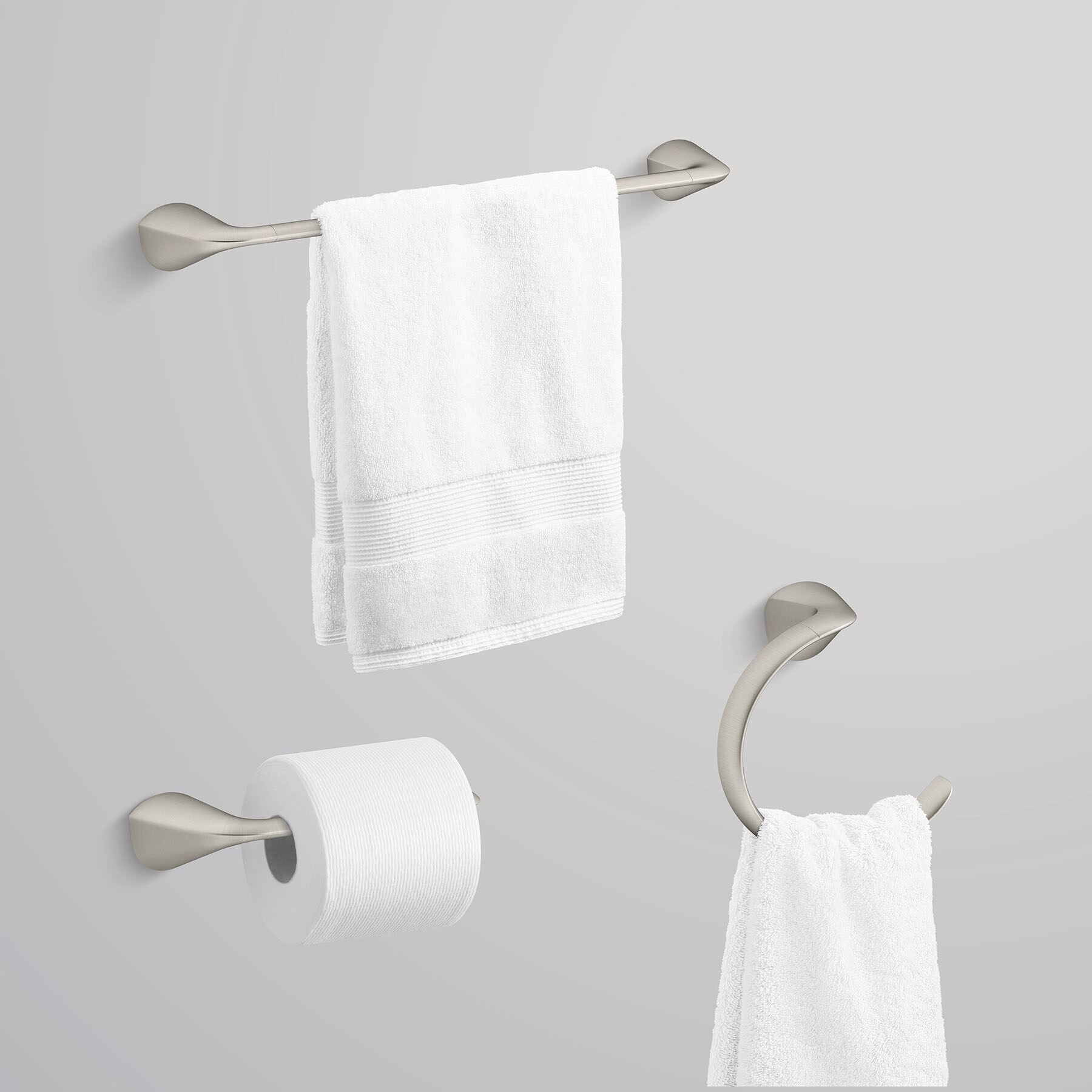 Juego de accesorios decorativos para baño Avail vibrante de níquel cepillado de 3 piezas KOHLER con barra de toalla, portapapel higiénico y argolla para toalla incluidos R31186-BN.