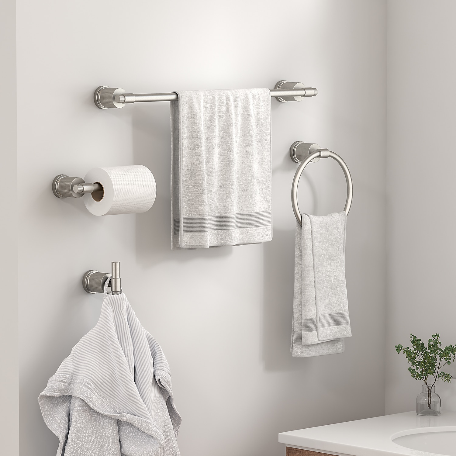 Set de accesorios para baño decorativos de 4 piezas en níquel cepillado, incluye barra de toallas, porta papel higiénico y gancho para batas.