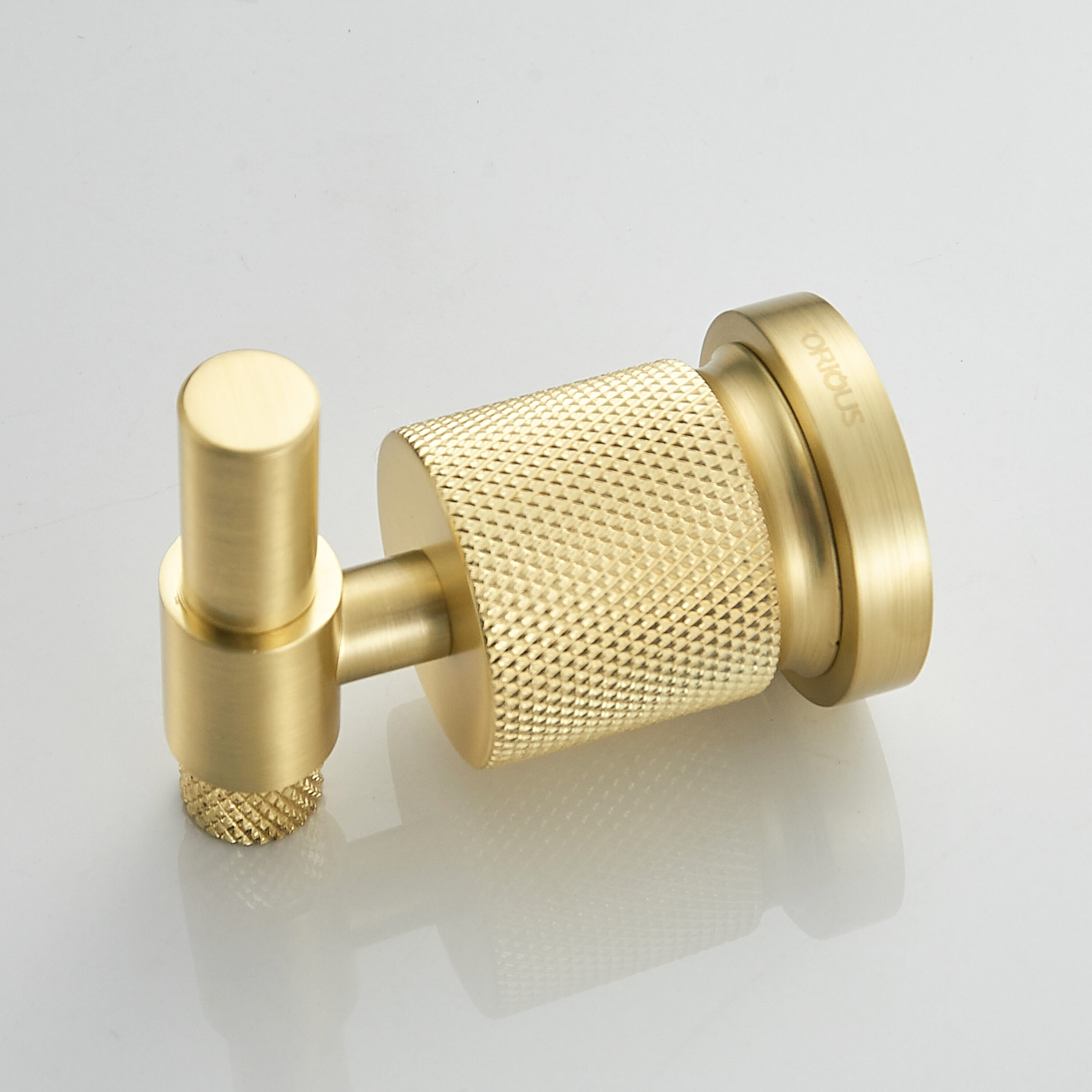 Set de accesorios de baño decorativos en dorado de 4 piezas FORIOUS, que incluye toallero, porta papel higiénico y gancho para batas LL19011G4C.